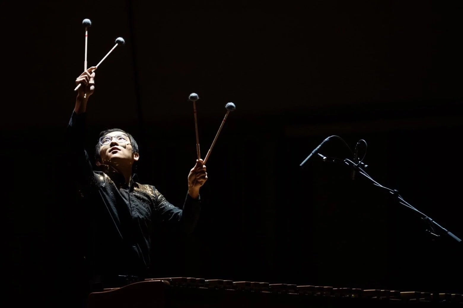 Jason Chen playing marimba on stage during the final of the Tromp Percussion Eindhoven 2022 competition