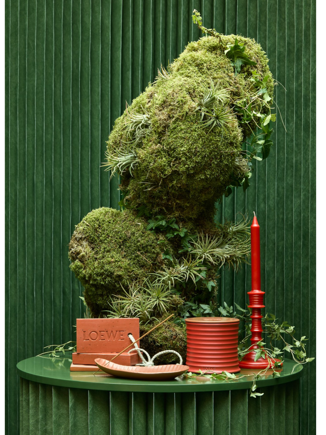 visual-merchandising-luxury-loewe 