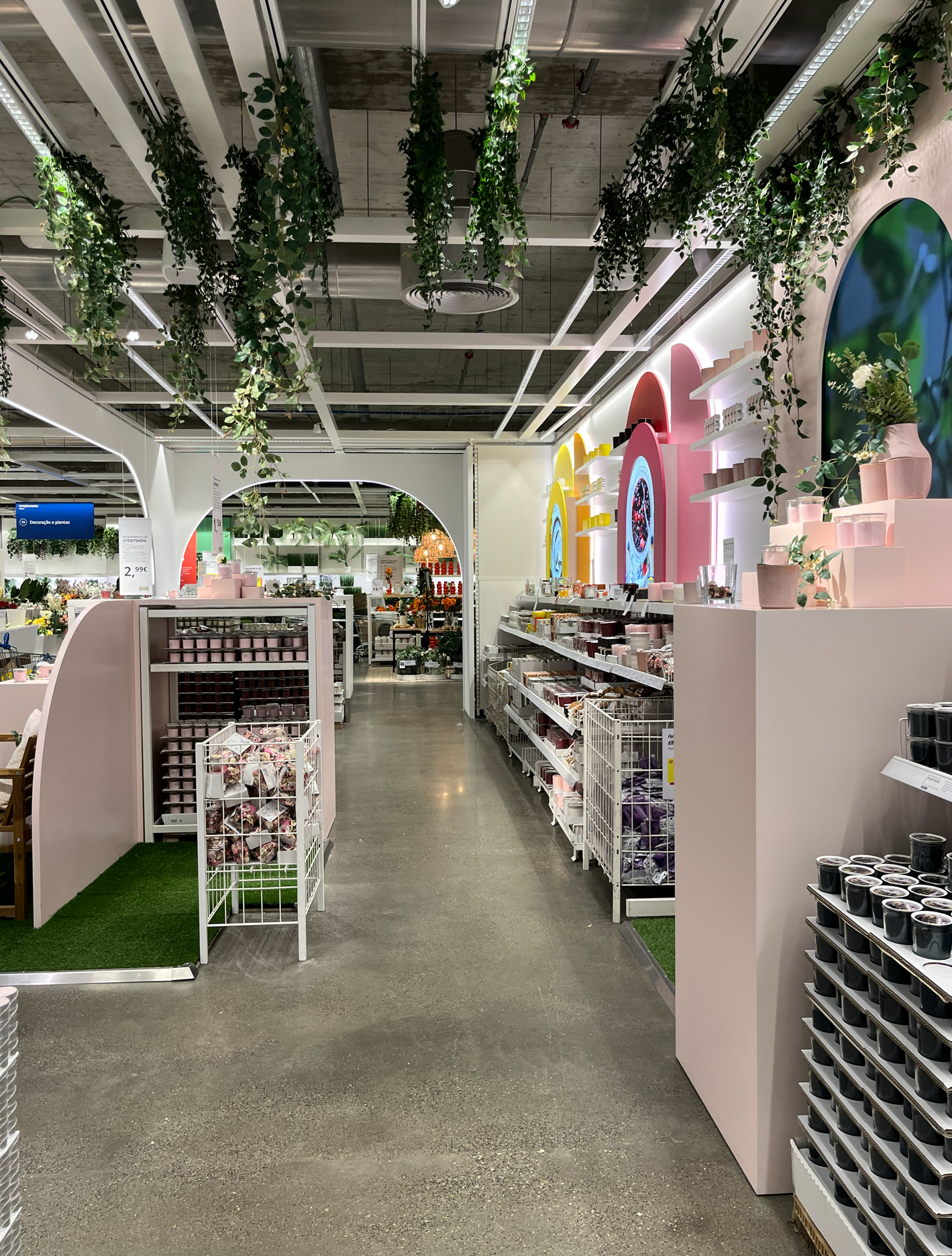 Secondary aisle focal points in IKEA candle display using scent imagery and colour-coded product grouping
