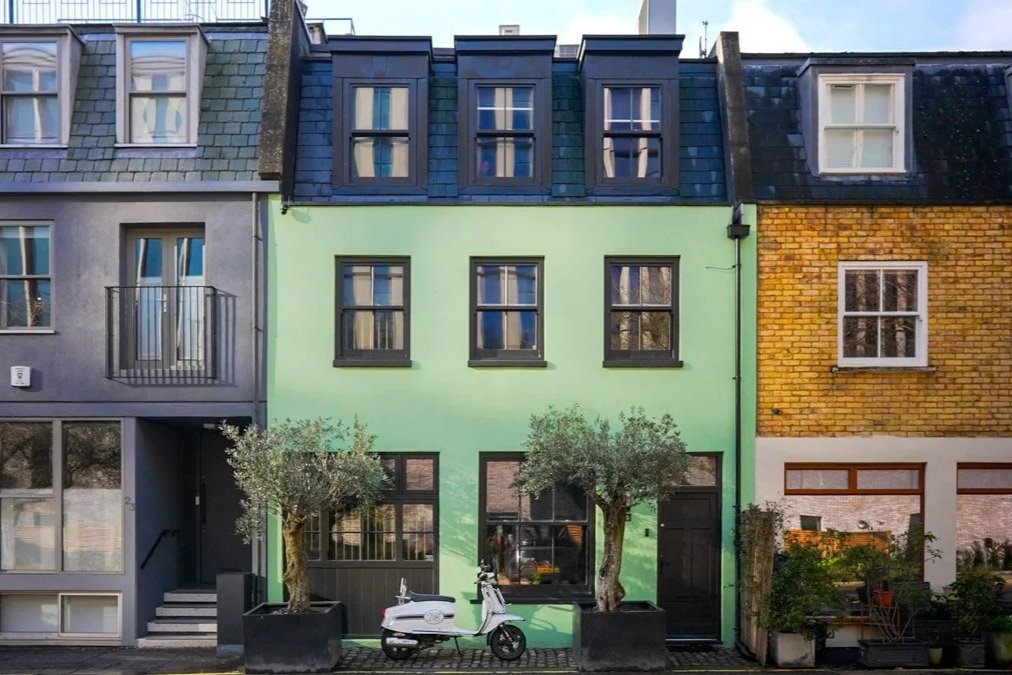 The Black Mews: A Beautifully Renovated All Black Mews Home in Central London.