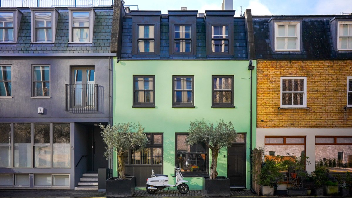 The Black Mews: A Beautifully Renovated All Black Mews Home in Central London.