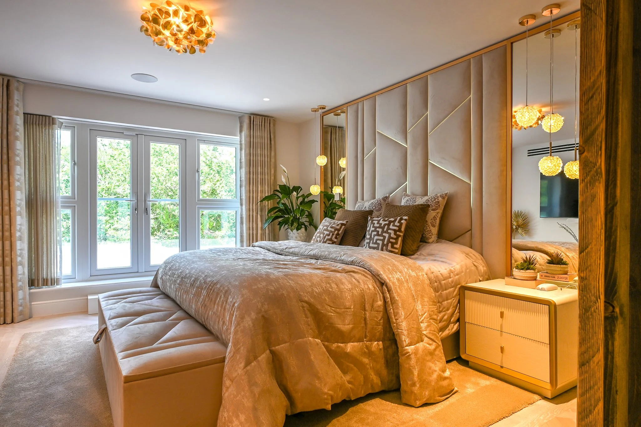 prinicple bedroom suite with double doors out to the balcony