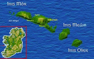 Map of the Aran islands showing Inis Meáin, Inir Oírr and Inis Mór with labels in in Irish