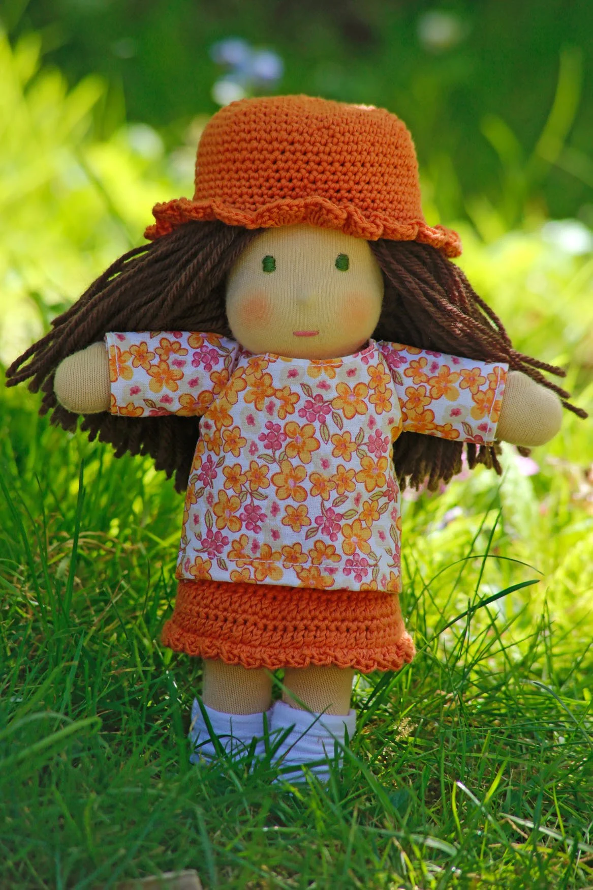 Poupée chapeau orange.jpg