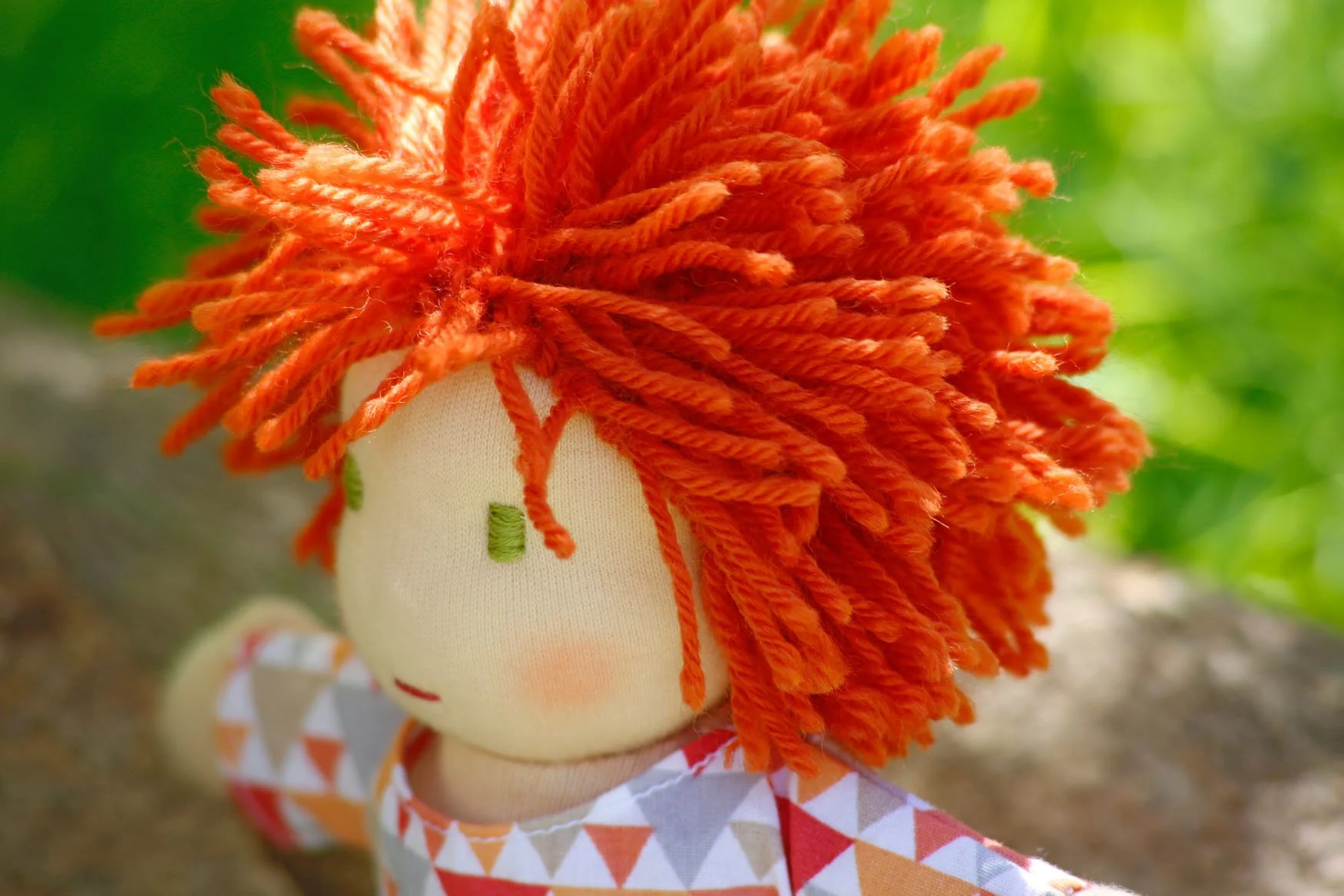 Poupée cheveux oranges gros plan2.jpg