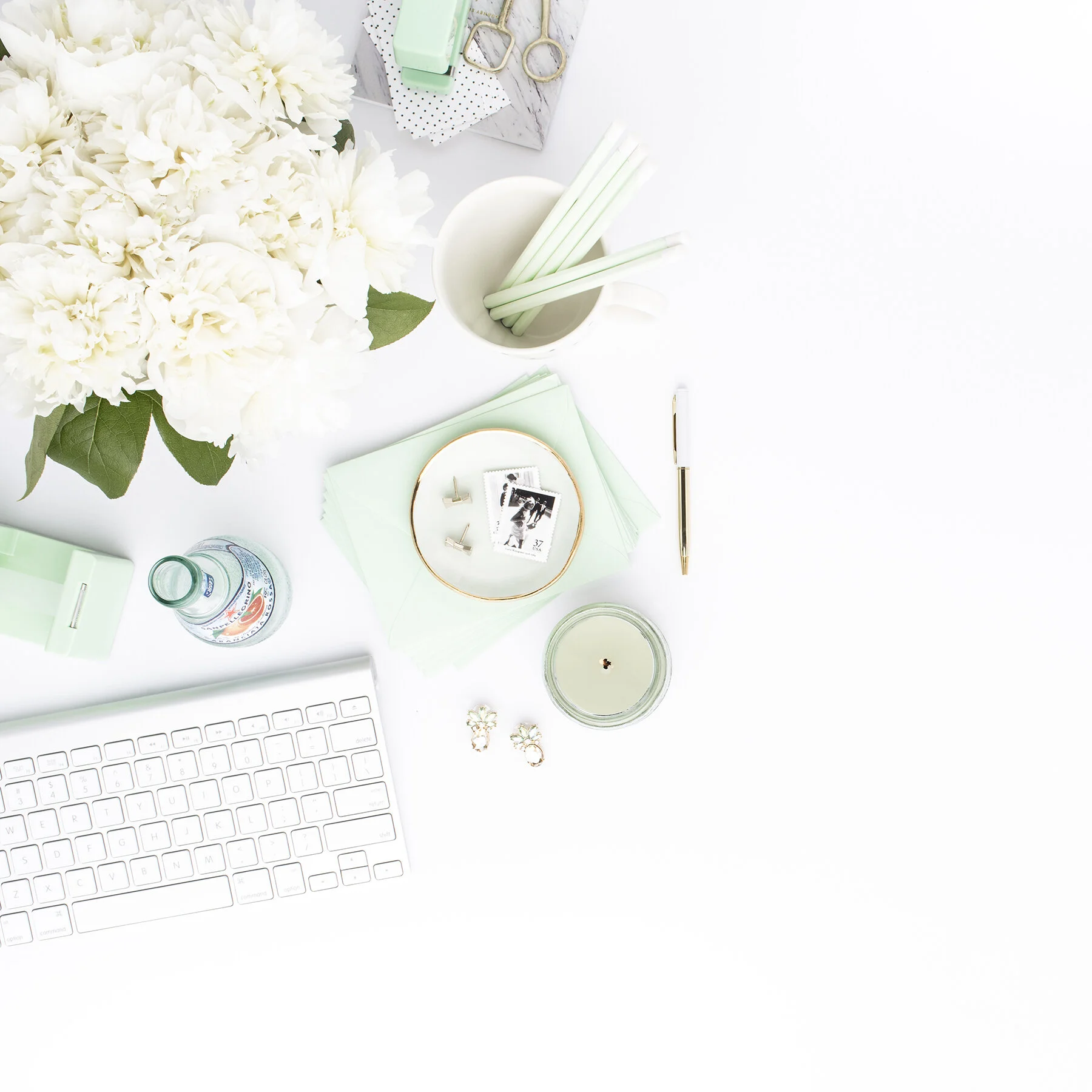 Mint-Green_Social-Squares_Styled-Stock_01189.jpg