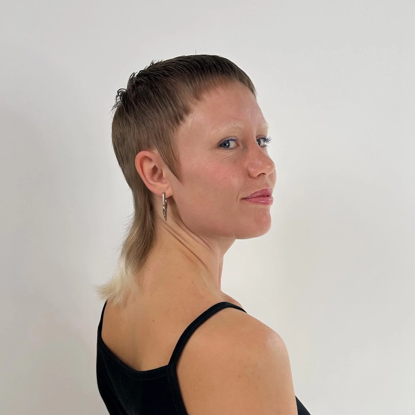 love how my clients bring the most creative ideas, keeping every day behind the chair fun and inspiring✨

#mullet
#queercuts
#shaghaircut
#wolfcut
#pixie 
#queerbarberamsterdam
#kindredkuts 
#queerhaircuts
#queerbarber 
#amsterdam
#mulletamsterdam
#Q