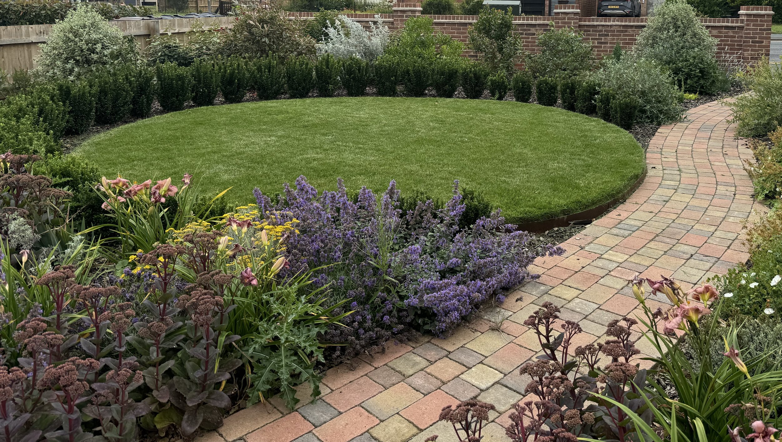 Tips for sustaining a new garden planting scheme