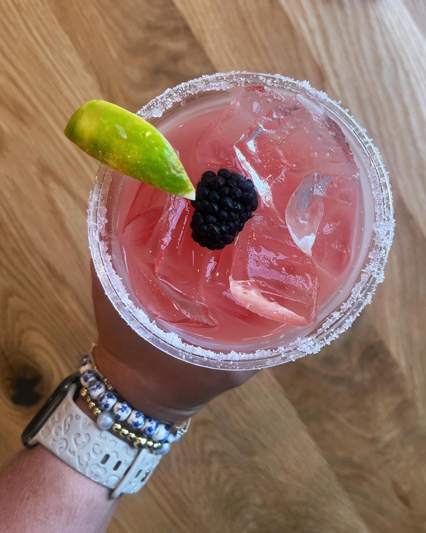 So pretty that you almost don&rsquo;t want to drink it.. jk 😝 drink up 🍹 Which of our margarita flavors have you tried? #tacotuesday #itsfiveoclocksomewhere #lolascocinaJV #partyatlolas 💃🏽