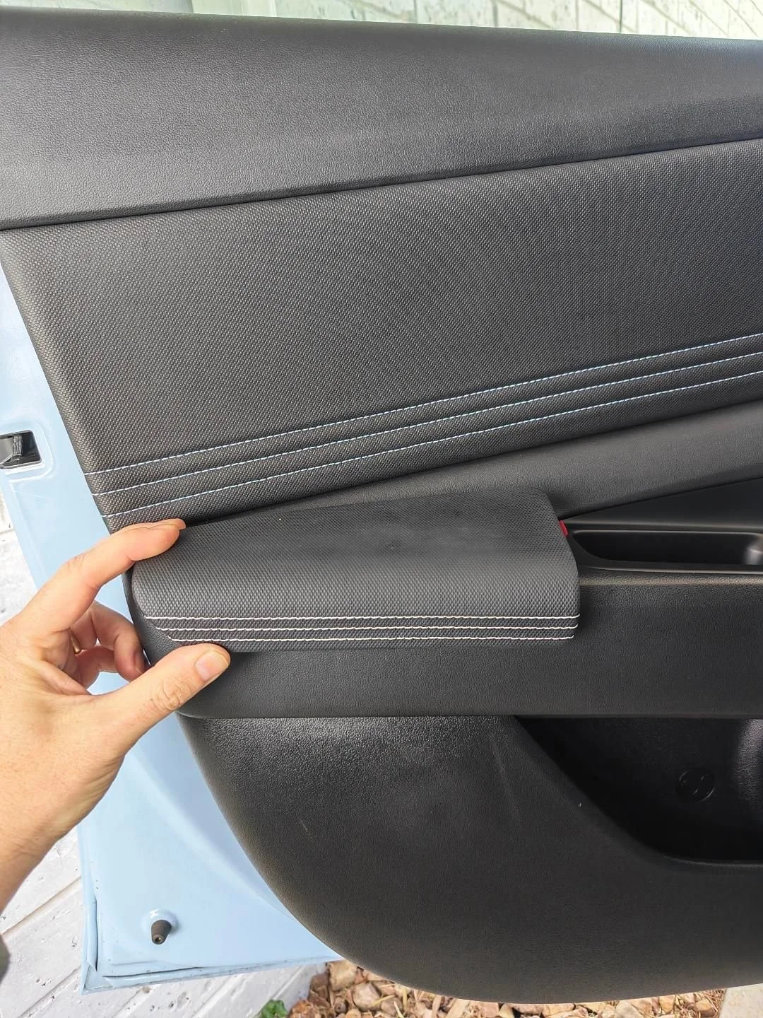 Tri-Stitched CN7 Front Door Armrest (Pair)