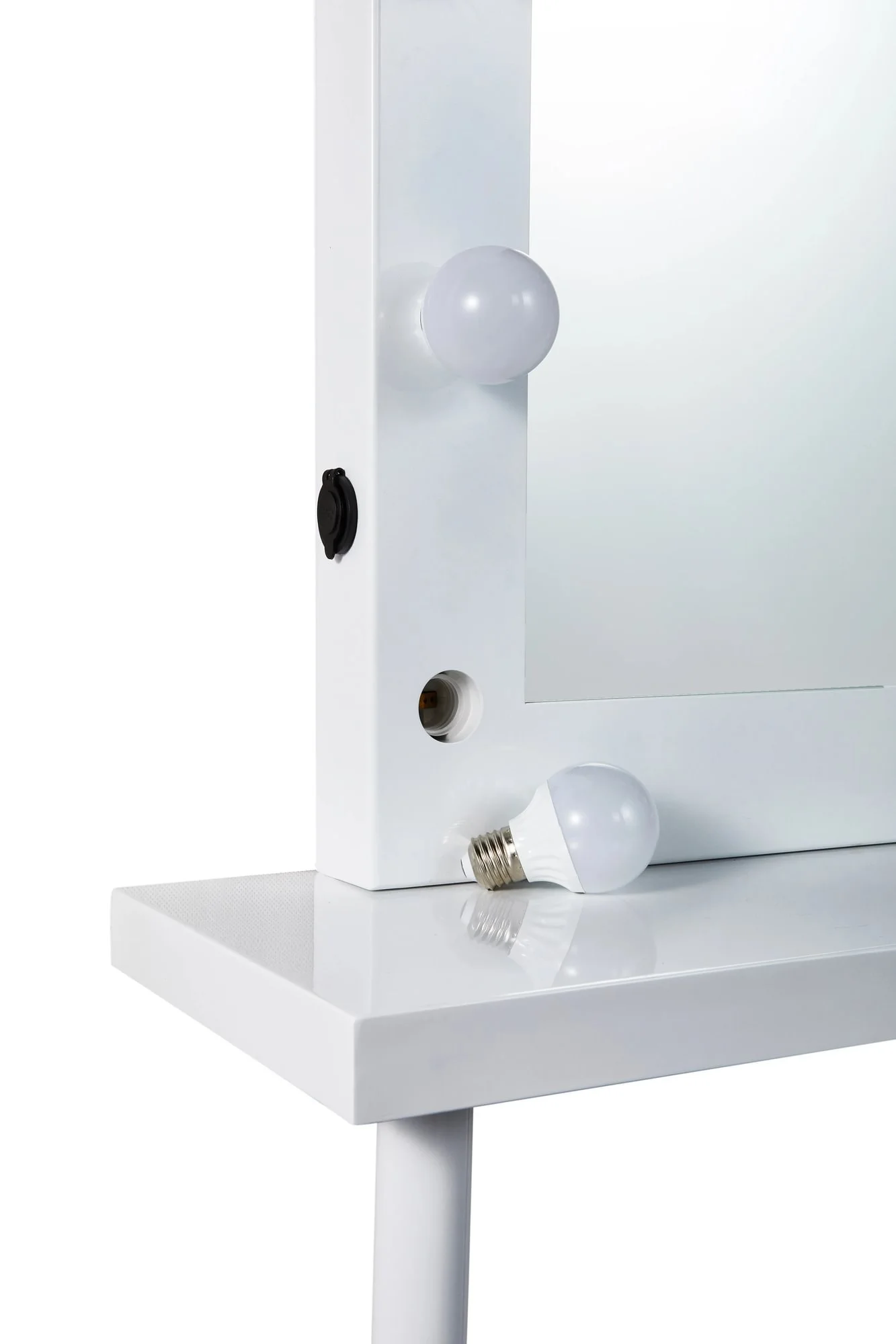 Remi - 2000 x 20003.jpg