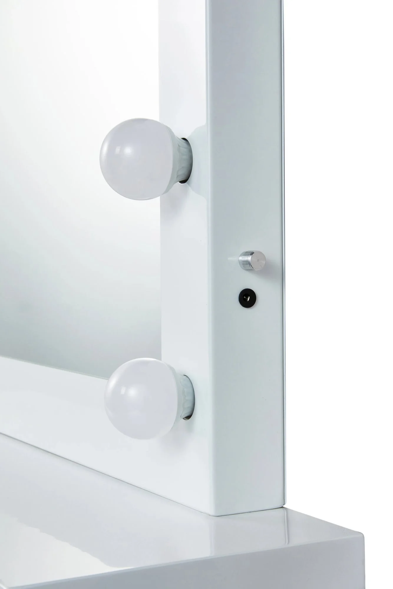 Remi - 2000 x 20004.jpg