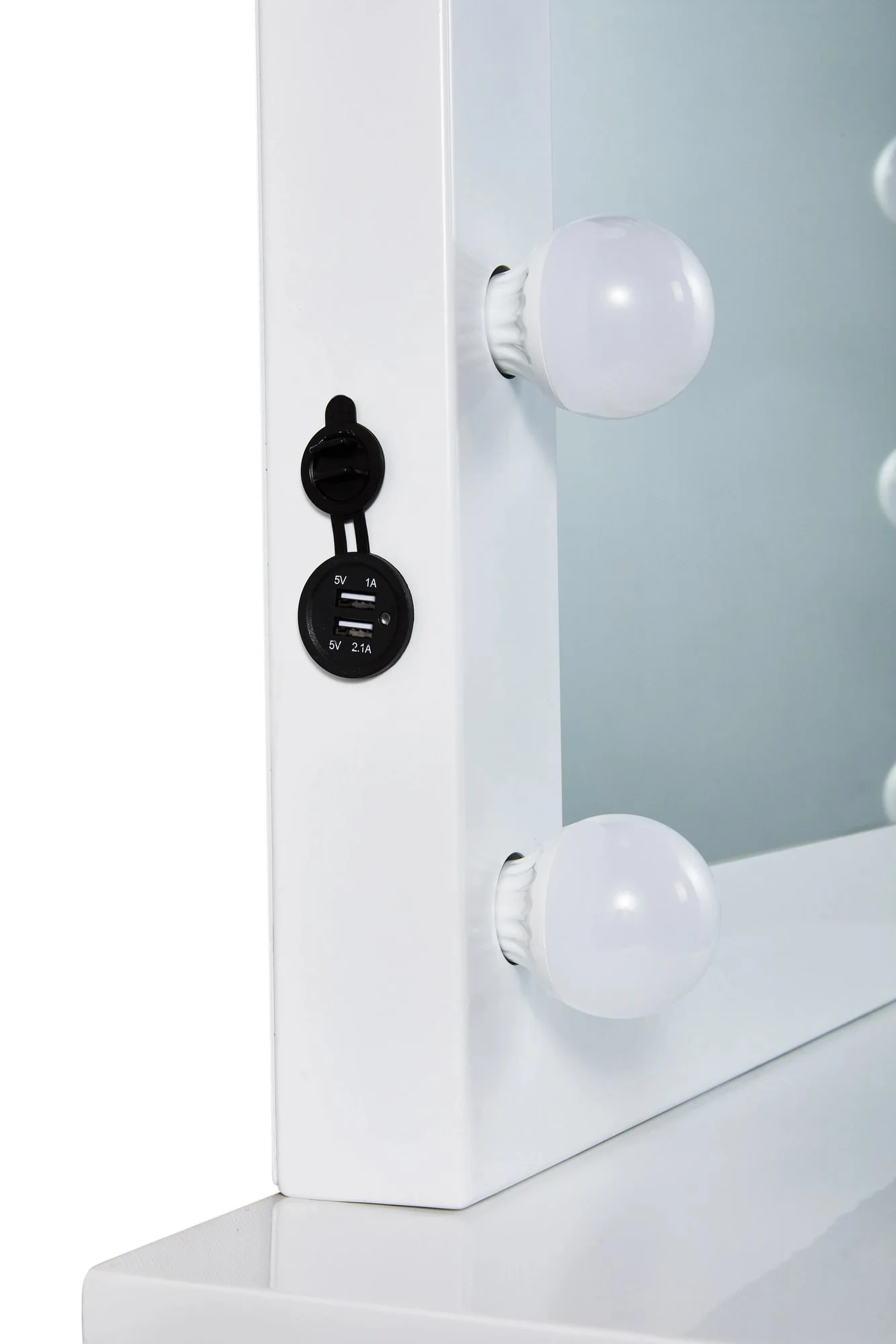 Remi - 2000 x 20002.jpg