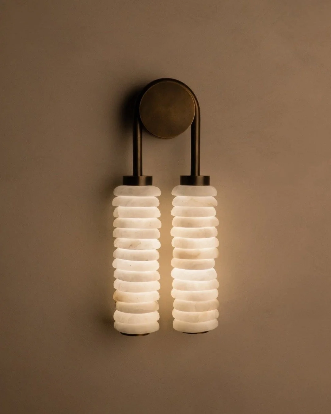 A true piece of art for the wall ✨ I love The Payson by @studioluddite - part of their 2025 collection.

Composed of solid brass and carved alabaster, it celebrates texture and imperfection while maintaining such structural clarity. The stacked alaba
