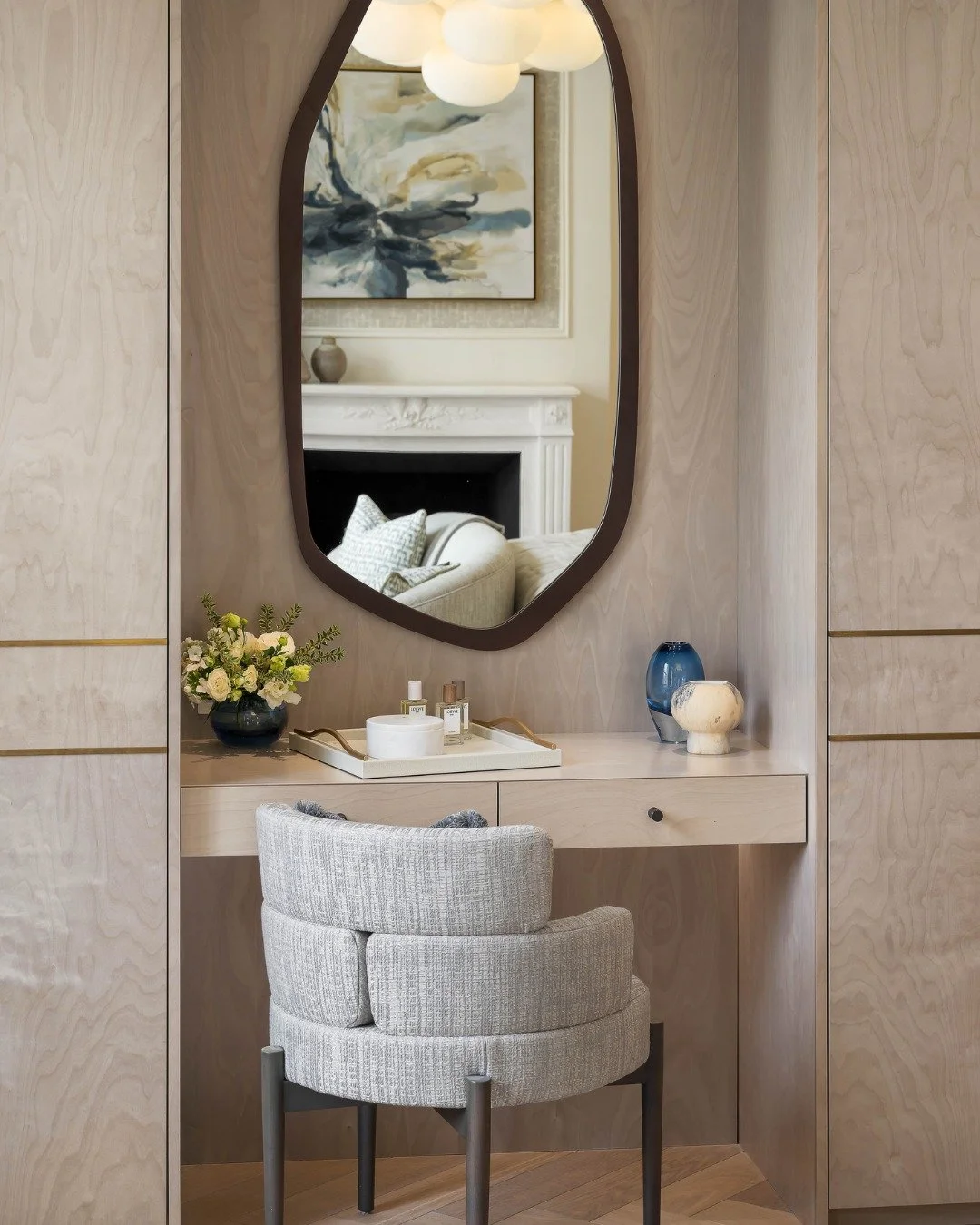 A dressing area should feel as considered as any other part of the home ✨ The right balance of comfort, lighting and proportion transforms it from a practical corner into a calm ritual space - somewhere to pause, prepare and begin or end the day with