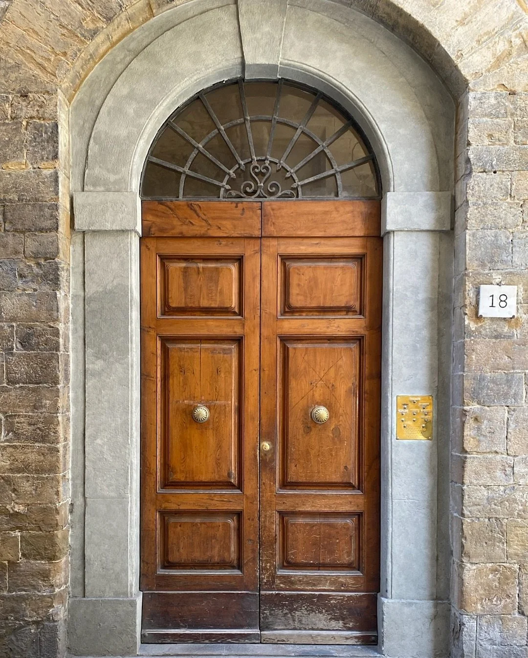 In Tuscany this week on a work trip to check in with suppliers as well as taking a little time in Florence to soak up some inspiration (and maybe do a little sightseeing and shopping!).

The architecture here is just incredible - every detail tells a