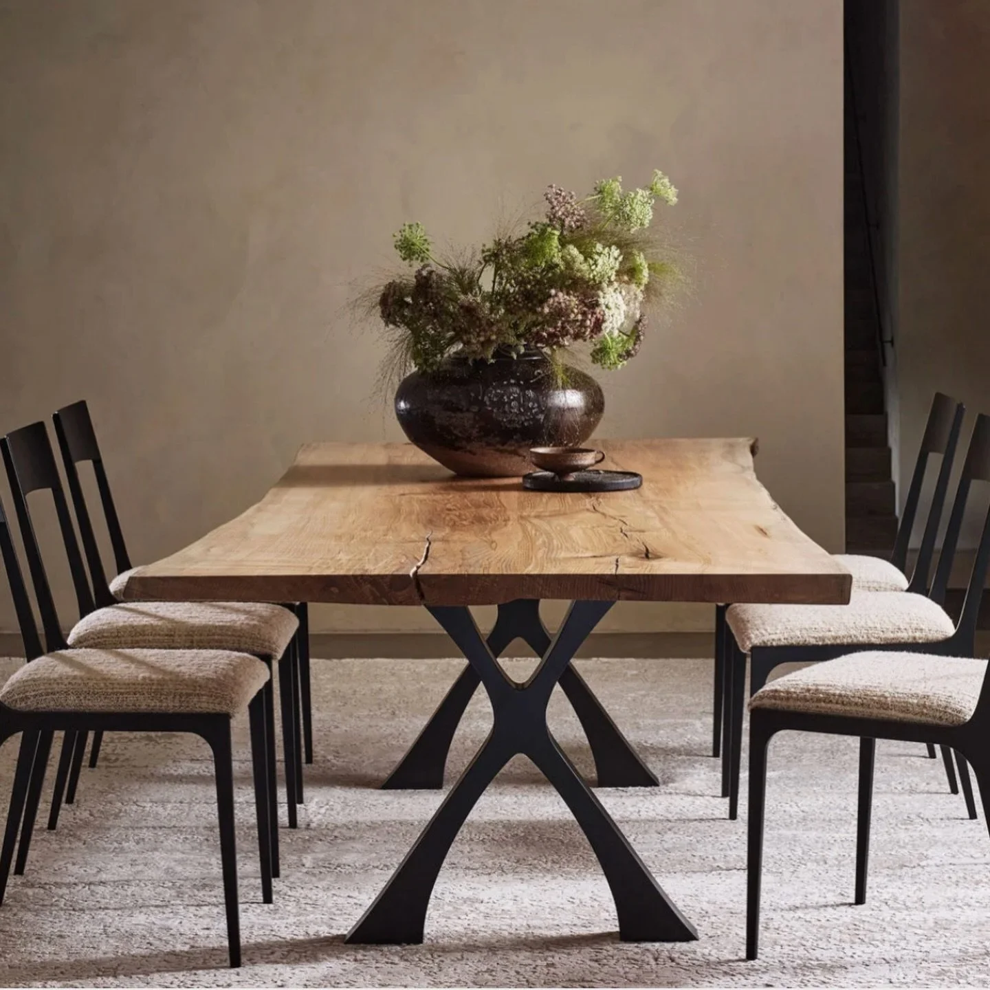 I&rsquo;m thinking about natural wood forms a lot at the moment, in conjunction with my Tuscany project. I love the beauty of irregularity combined with refined craftsmanship. Here are some pieces that I&rsquo;m taking note of&hellip;.

Live Edge Din