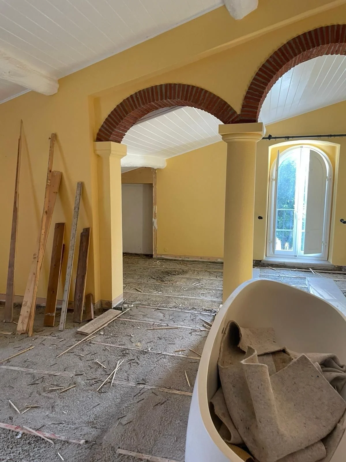 SITE PROGRESS&hellip; 

Demolition has officially  kicked off at my project in Tuscany. The bathrooms, kitchen and all flooring have now been stripped out and removed. It&rsquo;s always quite jarring to see a house stripped back to its bare bones no 