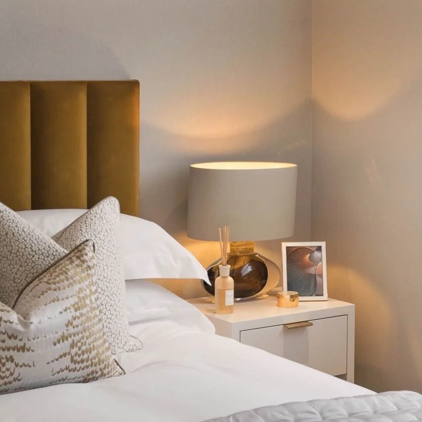 With its warm russets and golds and materials such as velvet, textured boucle and smoked glass, this secondary bedroom is warm and contemporary 💛