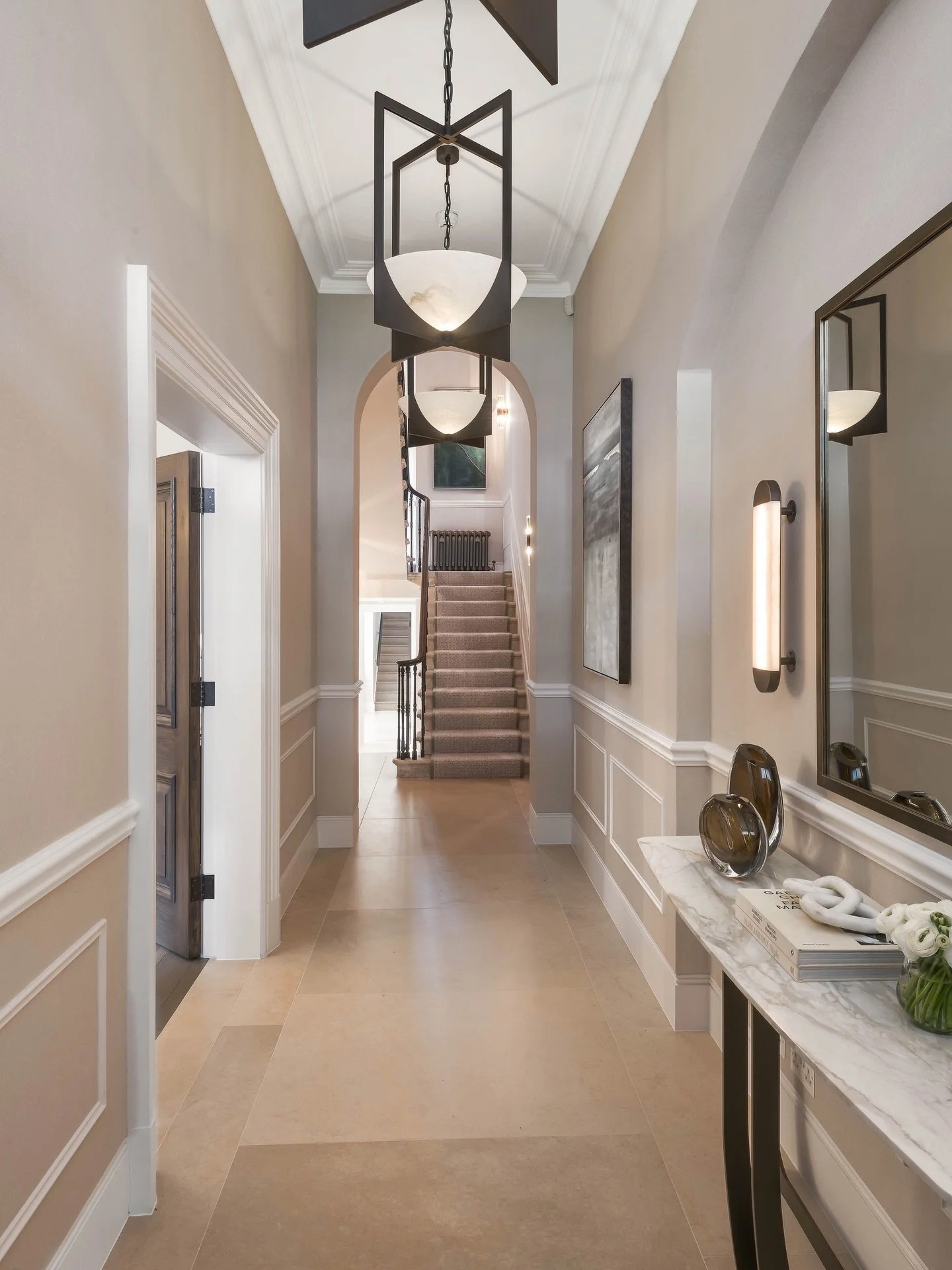 You only have one chance at making a first impression. The entrance to your home is one of the most important spaces, yet it is often overlooked. The entrance of this London townhouse blends traditional elements with modern elegance. Period details s