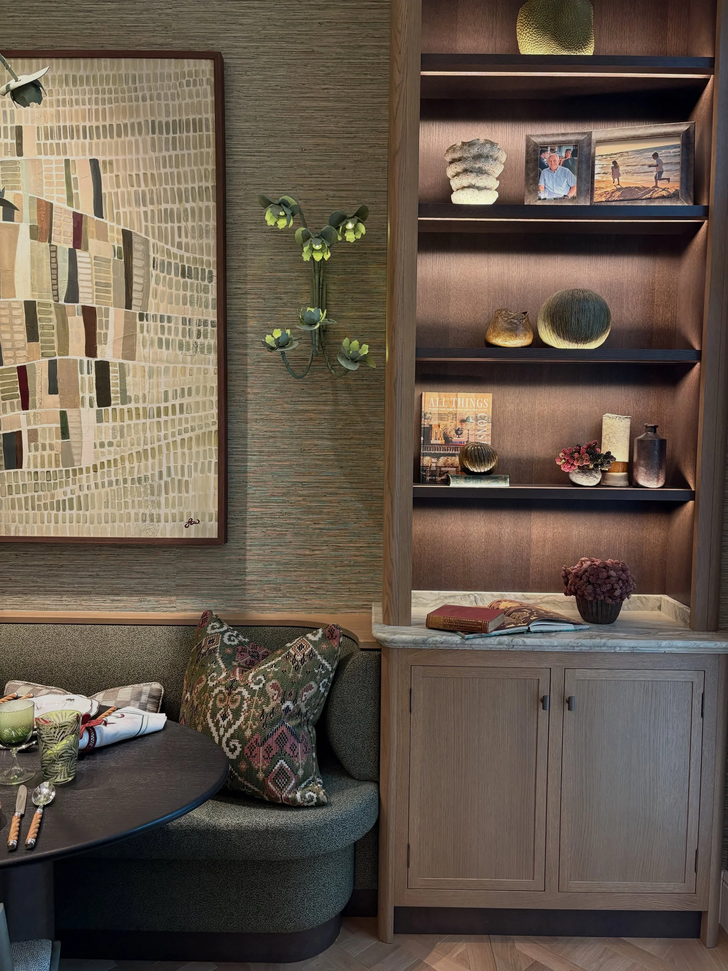 WOW!house 2026. So much creativity and craftsmanship under one roof ✨ 

Highlights included the stunning drawing room by @albionnord, the beautifully crafted kitchen by @samanthabartlettinteriors and @martinmooredesign, the exquisite Lalique home bar