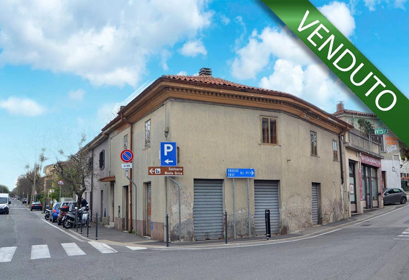 Casetta composta da appartamento e ex locale commerciale