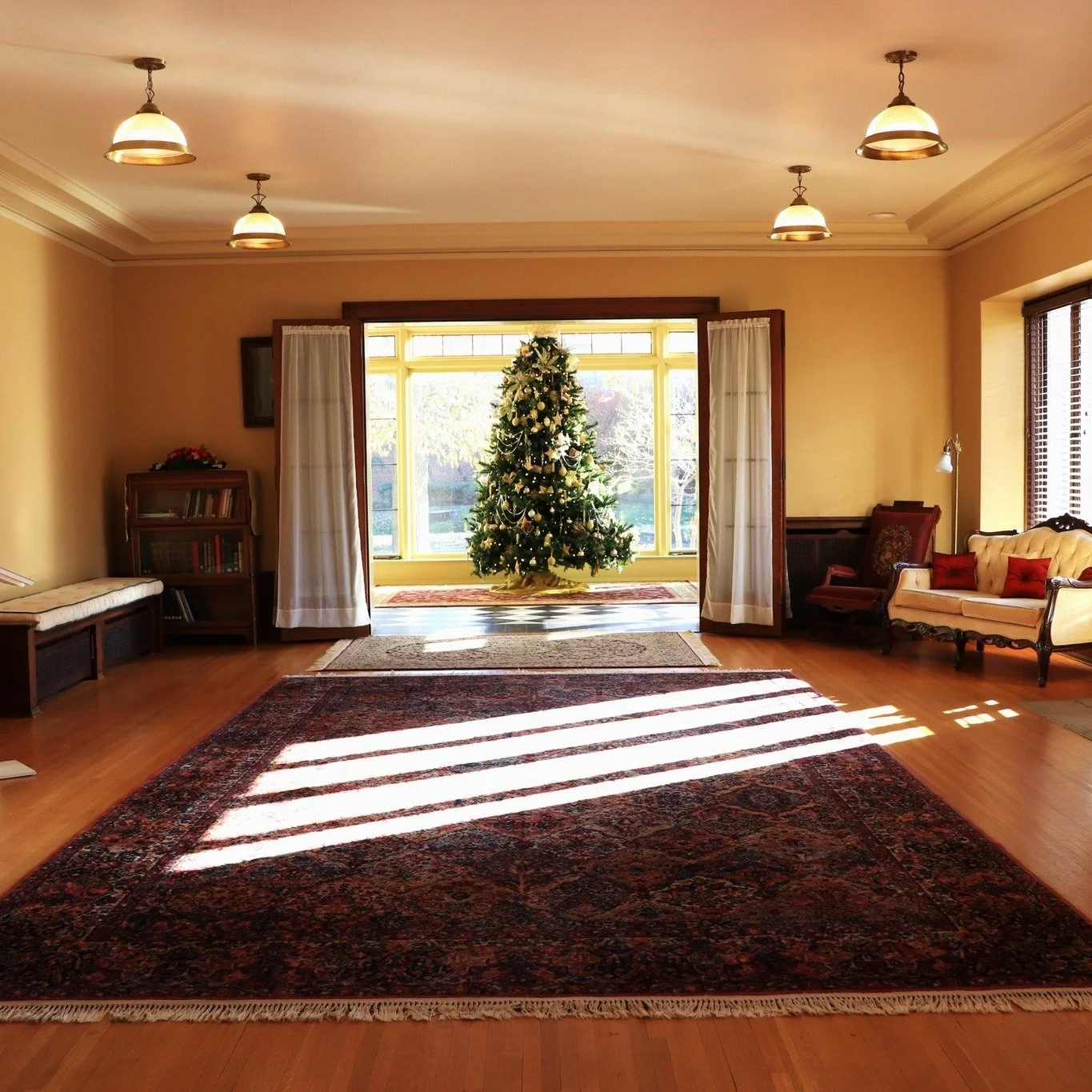 ✨ Host Your Holiday Gathering in Historic Elegance ✨

Looking for the perfect setting for your corporate, family, or social event this season? Our beautifully decorated historic dining room and living room at the Woodson History Center are now availa