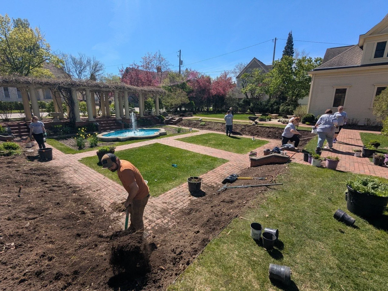 A huge thank you to Liberty Mutual Insurance and their incredible team for volunteering with the Marathon County Historical Society today through their Serve with Liberty initiative!

Their team spent the day helping refresh the beautiful sunken gard
