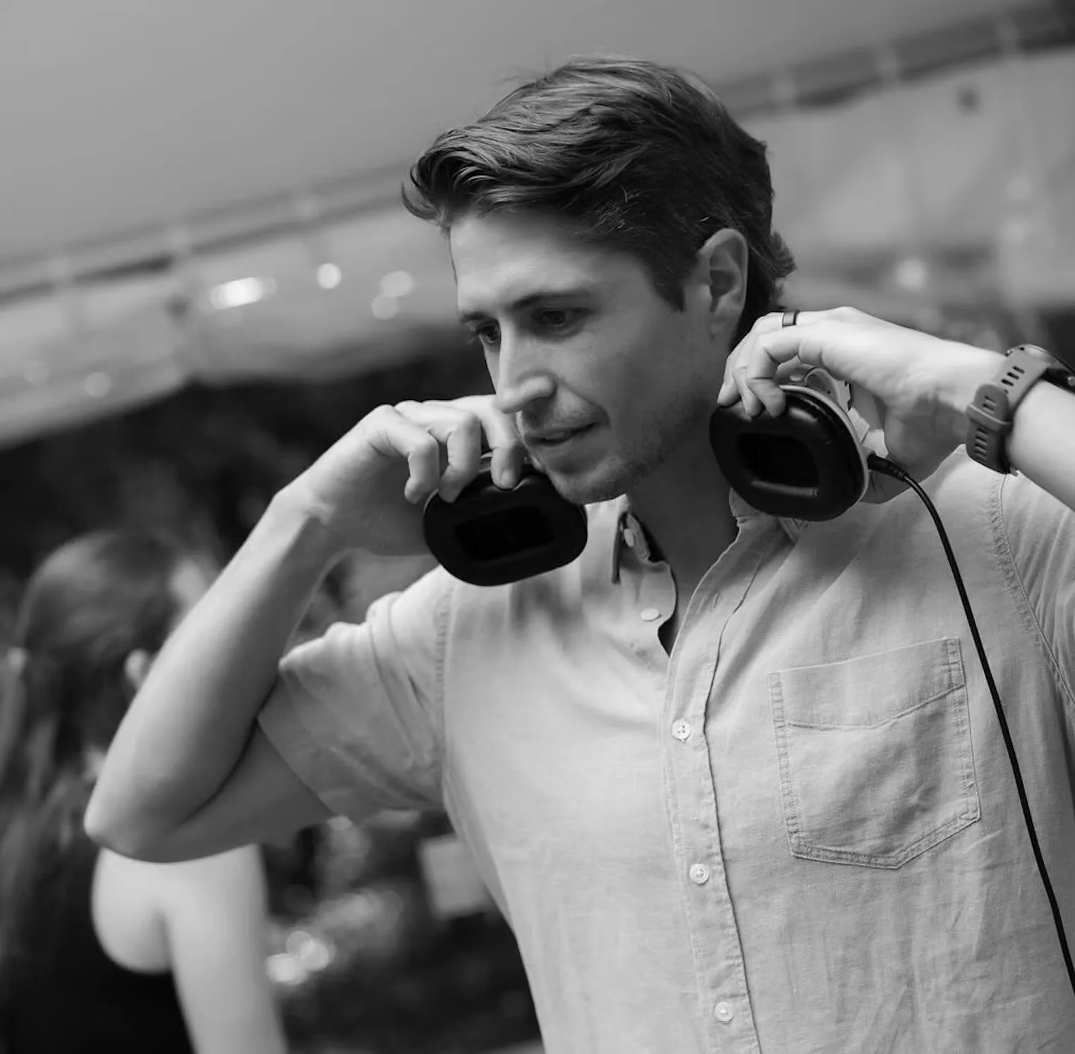 There's a kind of knowing that lives below the words, and movement is how we find it.

Remember Dance is an intentional, music-forward experience guided by Daniel Kern. Shoes off, hardwood floors, sunset hour. The music arc is softer, more organic, a