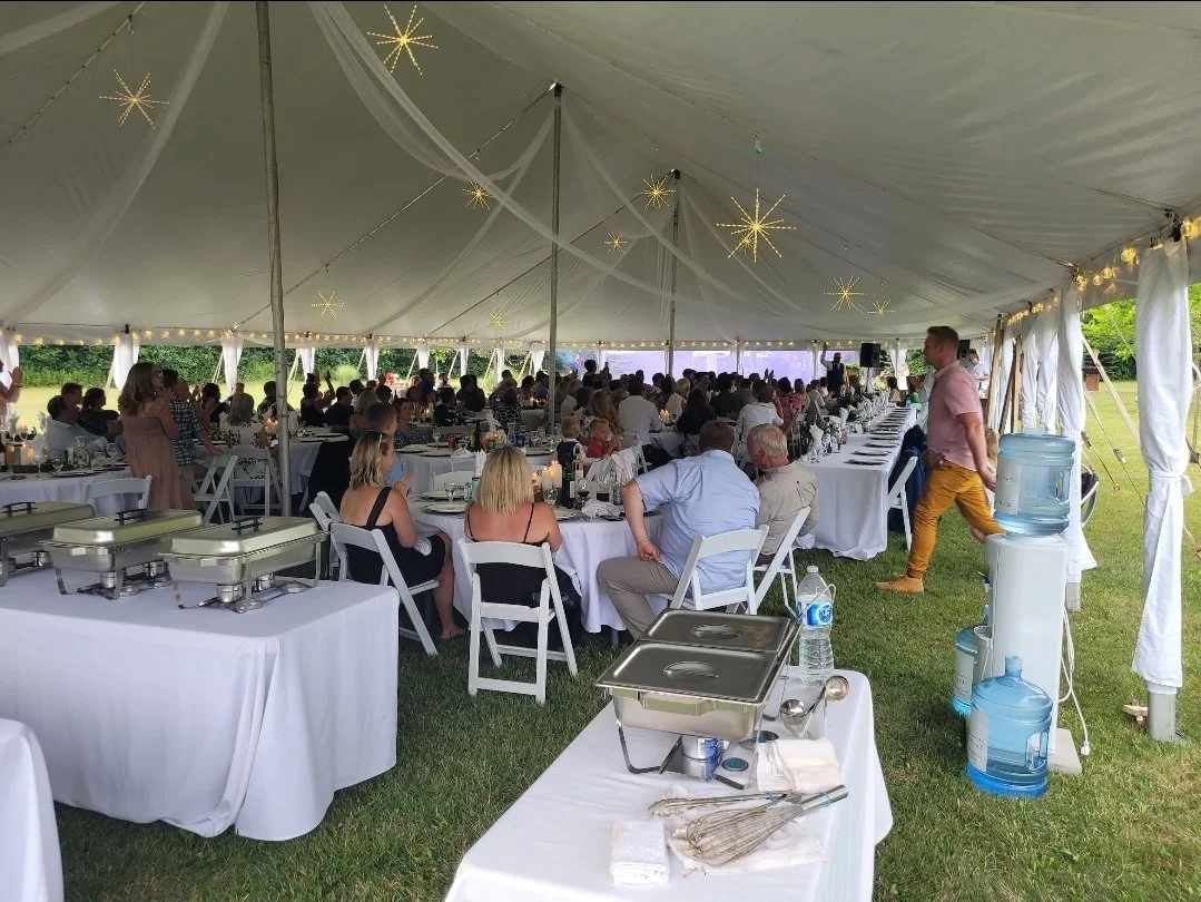 Pikes wedding eating.jpg