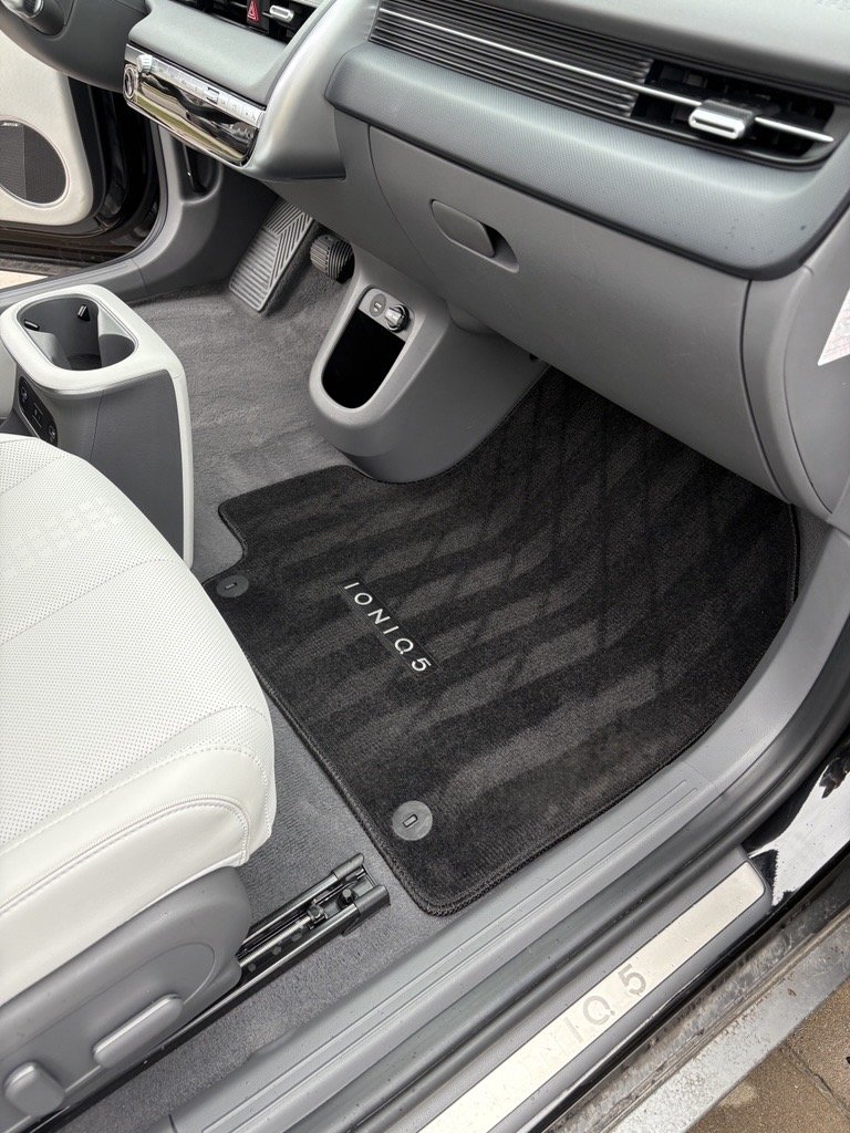 IONIQ 5 passenger.jpg