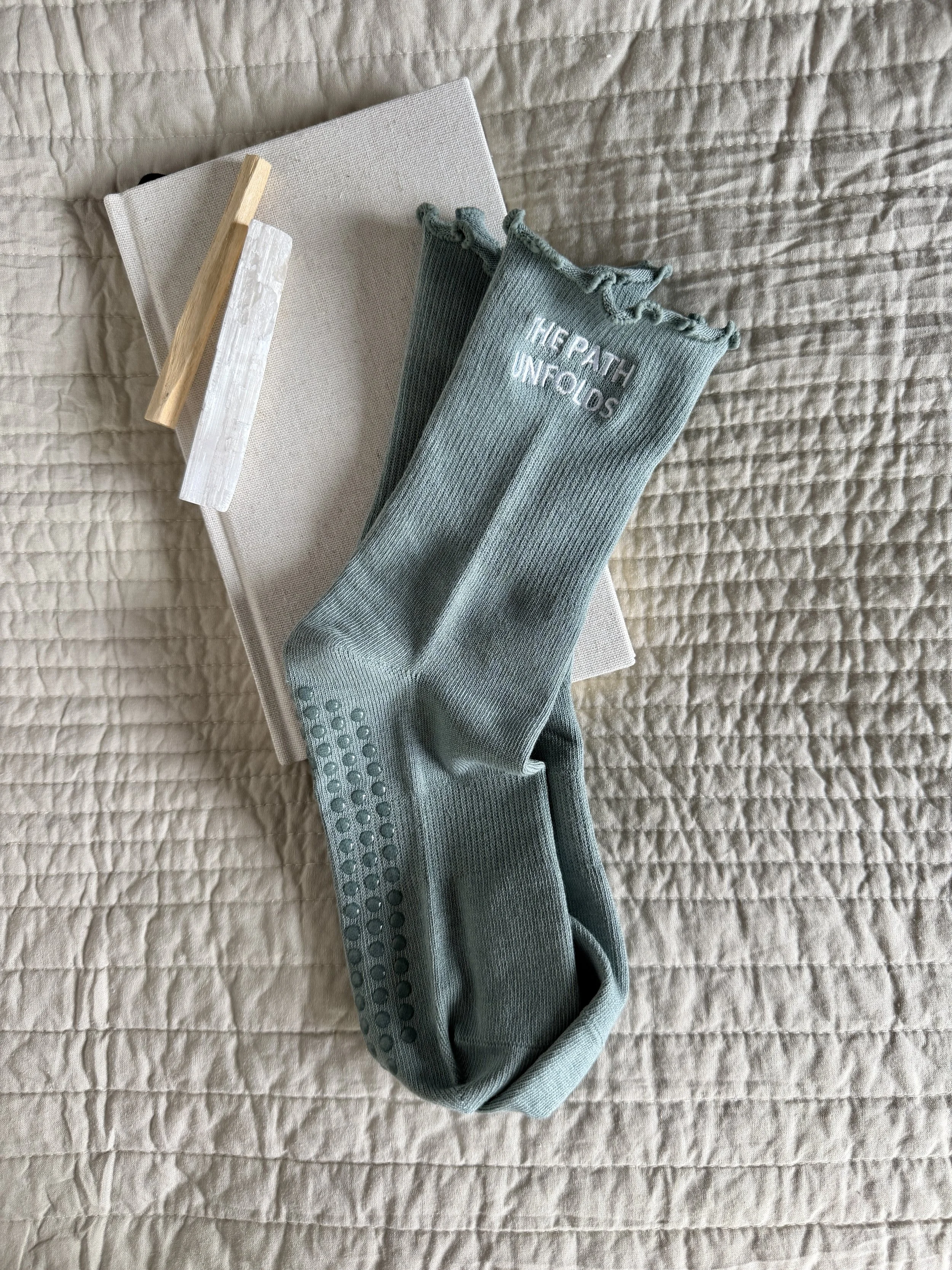 THE PATH UNFOLDS Comfort Grip Socks