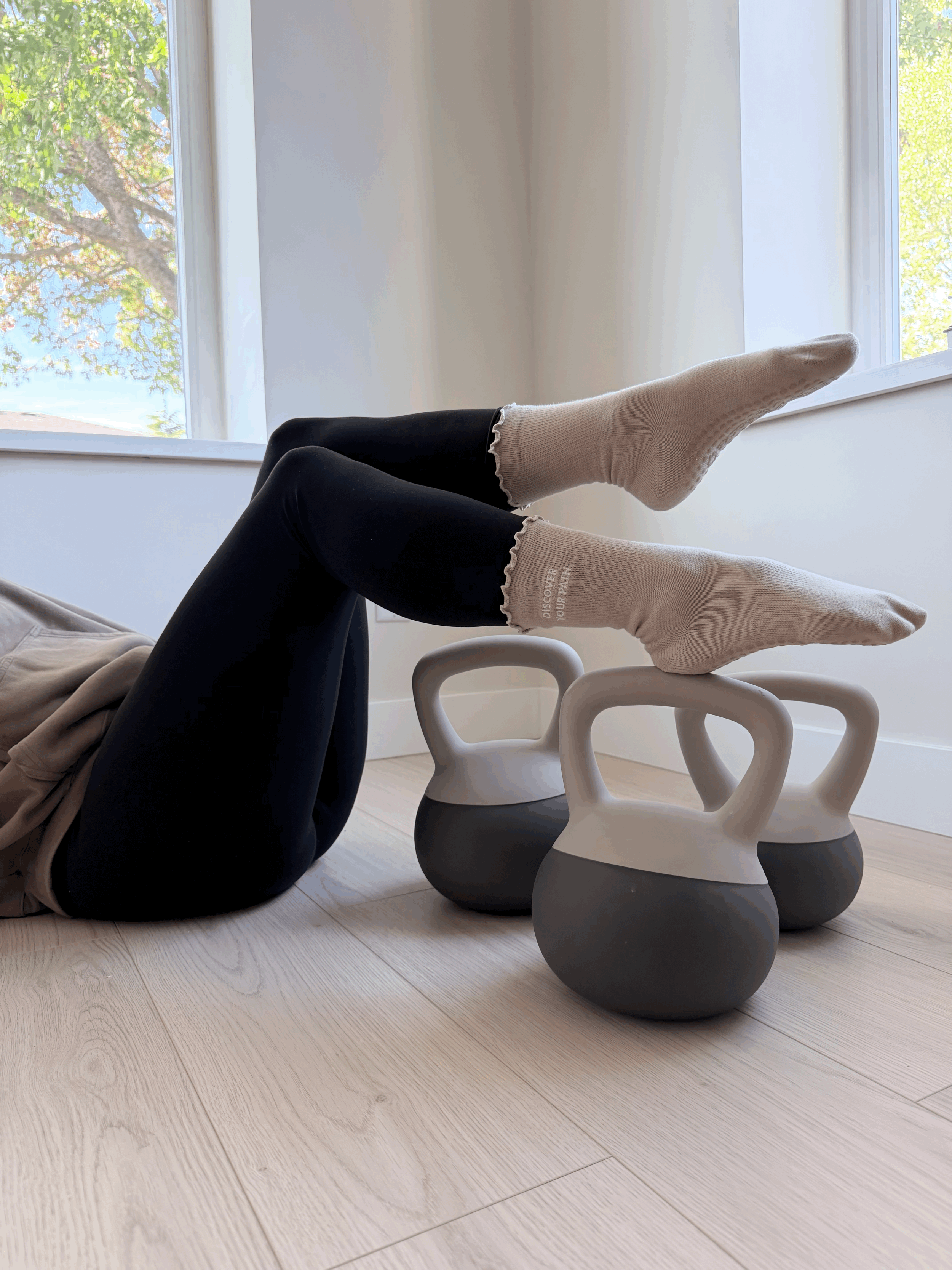 DISCOVER YOUR PATH Comfort Grip socks