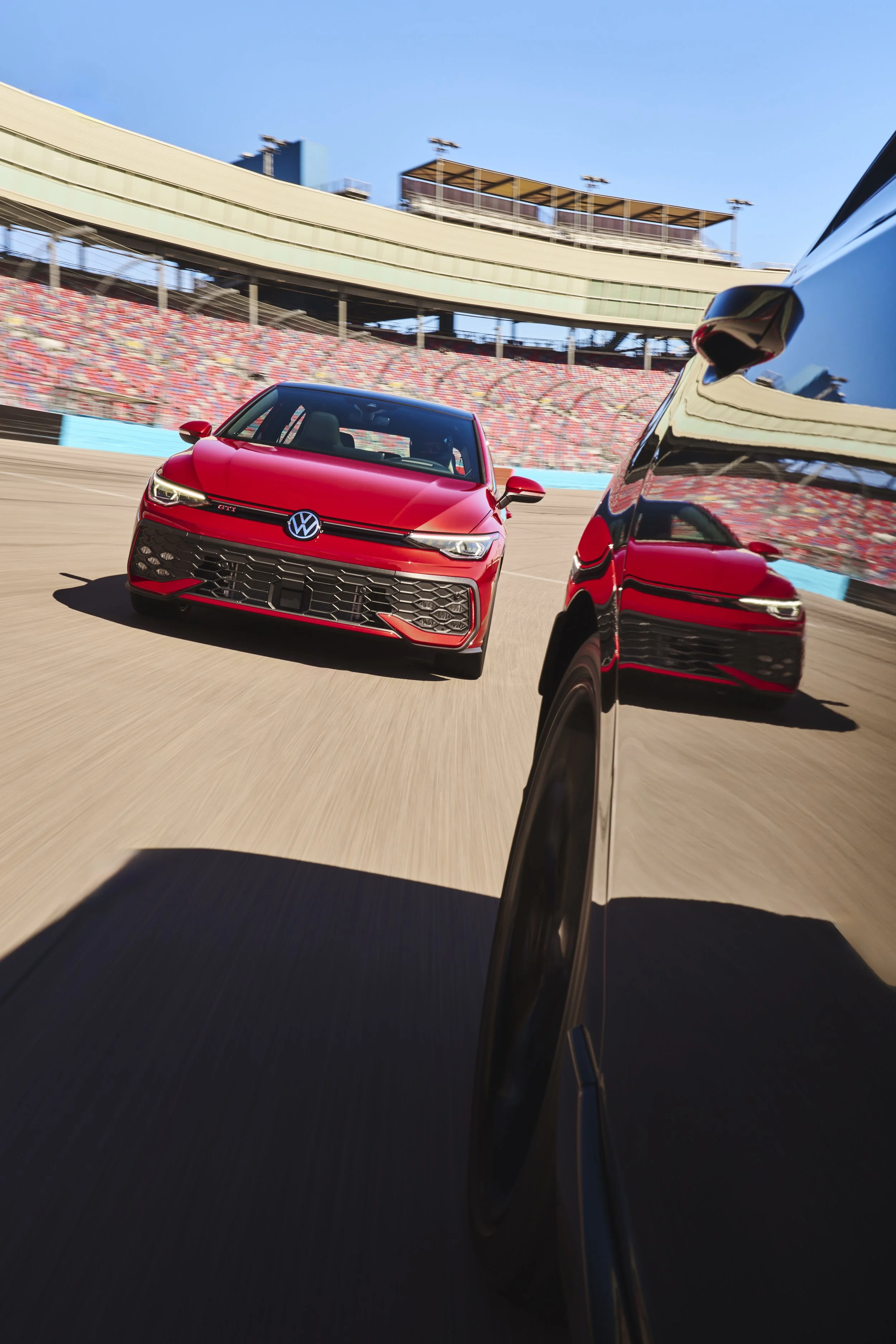 01-GolfR-GTI_2_Car-Driving0613 (2).jpg