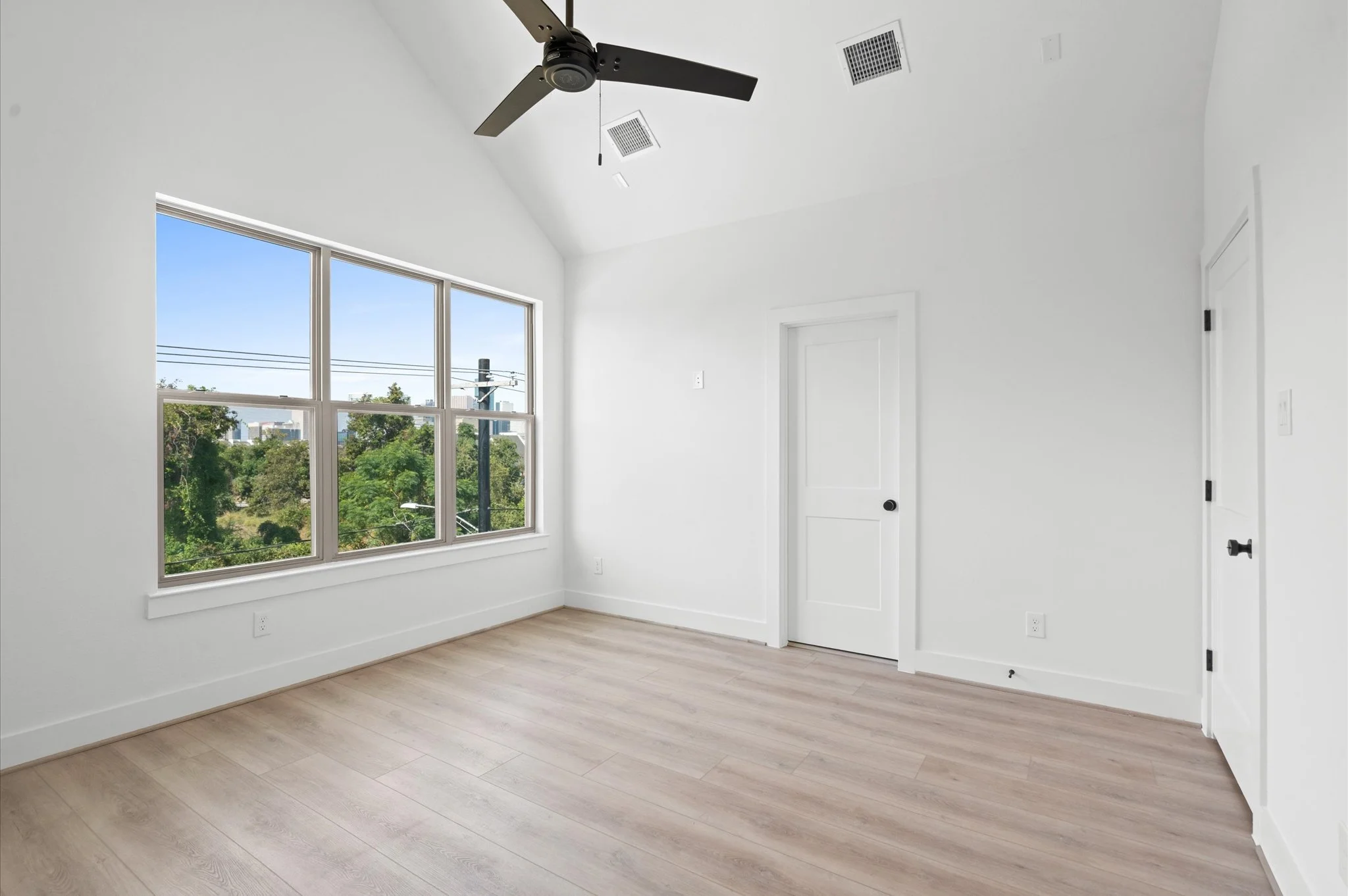 26-2721 Live Oak St - 23.jpg