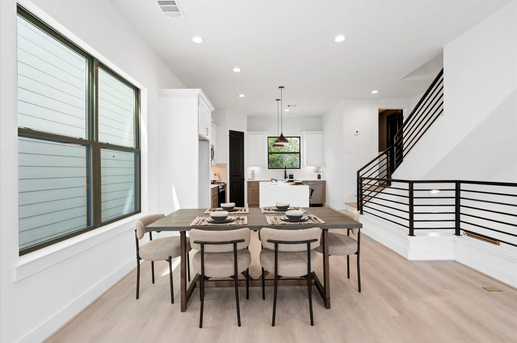 11-3413 Baer St - 12.jpg