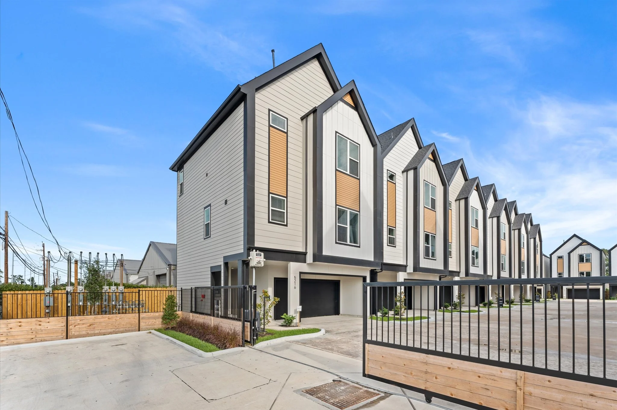 29-3645 Pinemont Dr  - 02.jpg