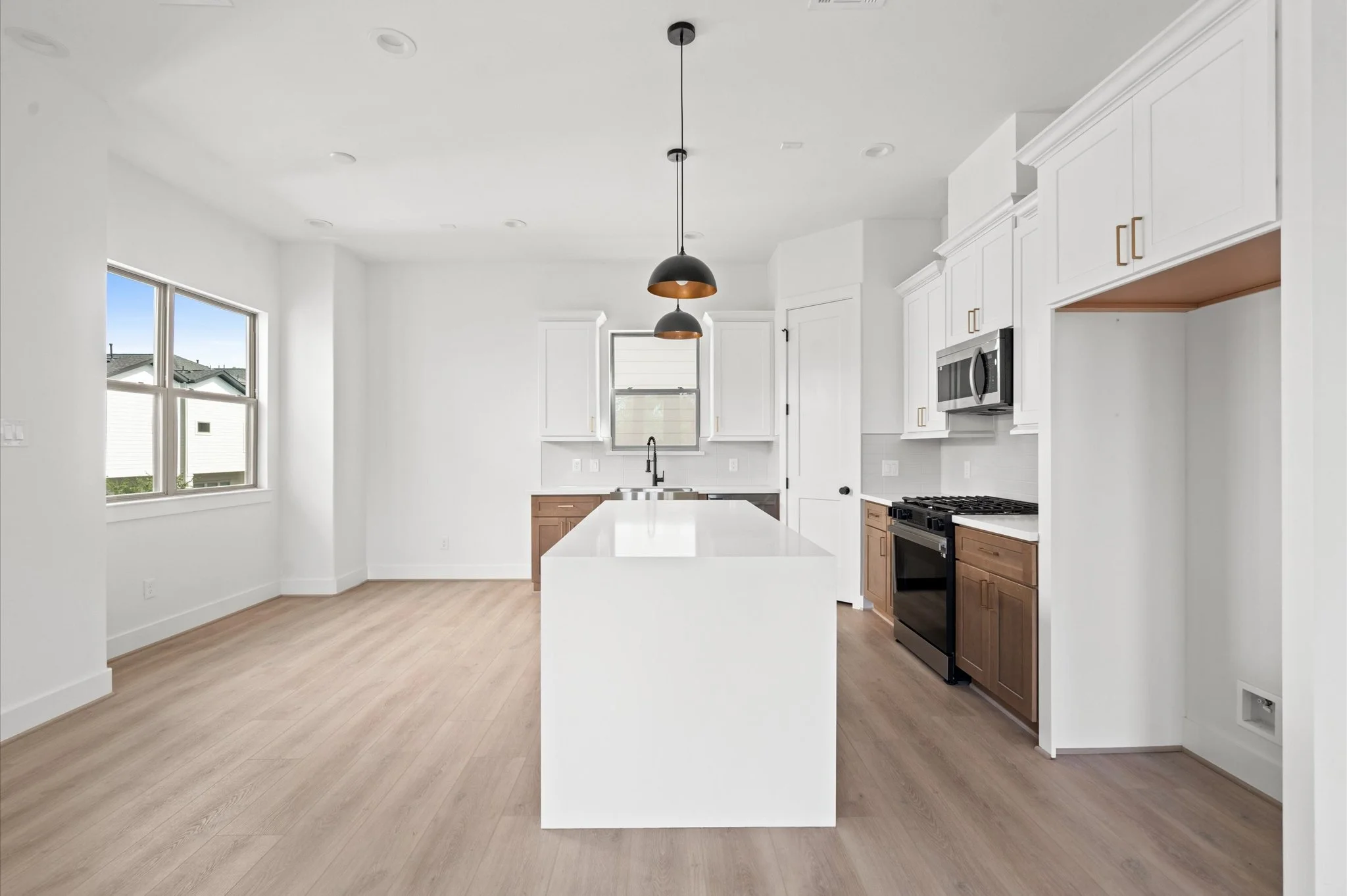 16-2721 Live Oak St - 13.jpg