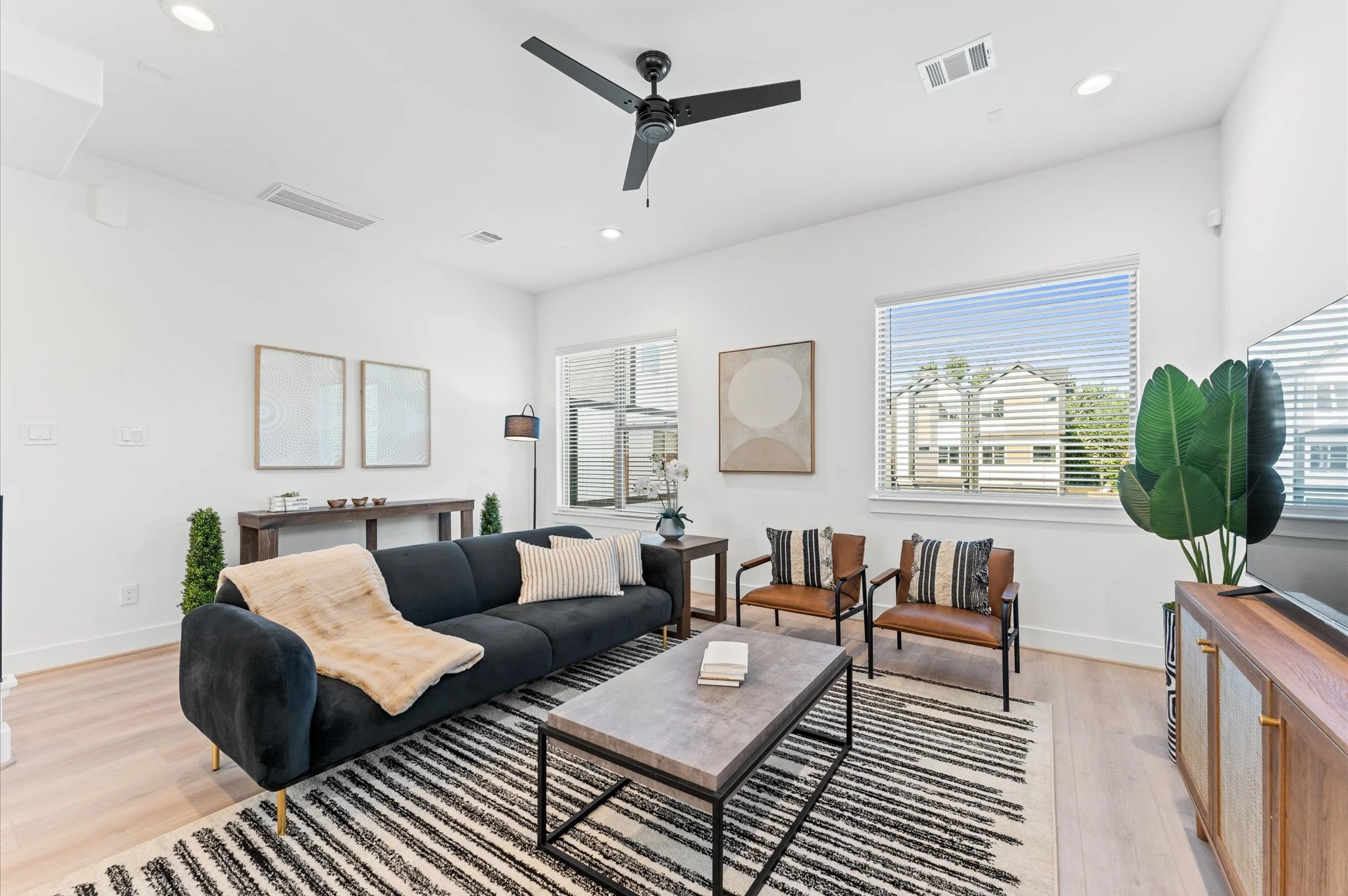 04-820 Curtin St #G - 09.jpg