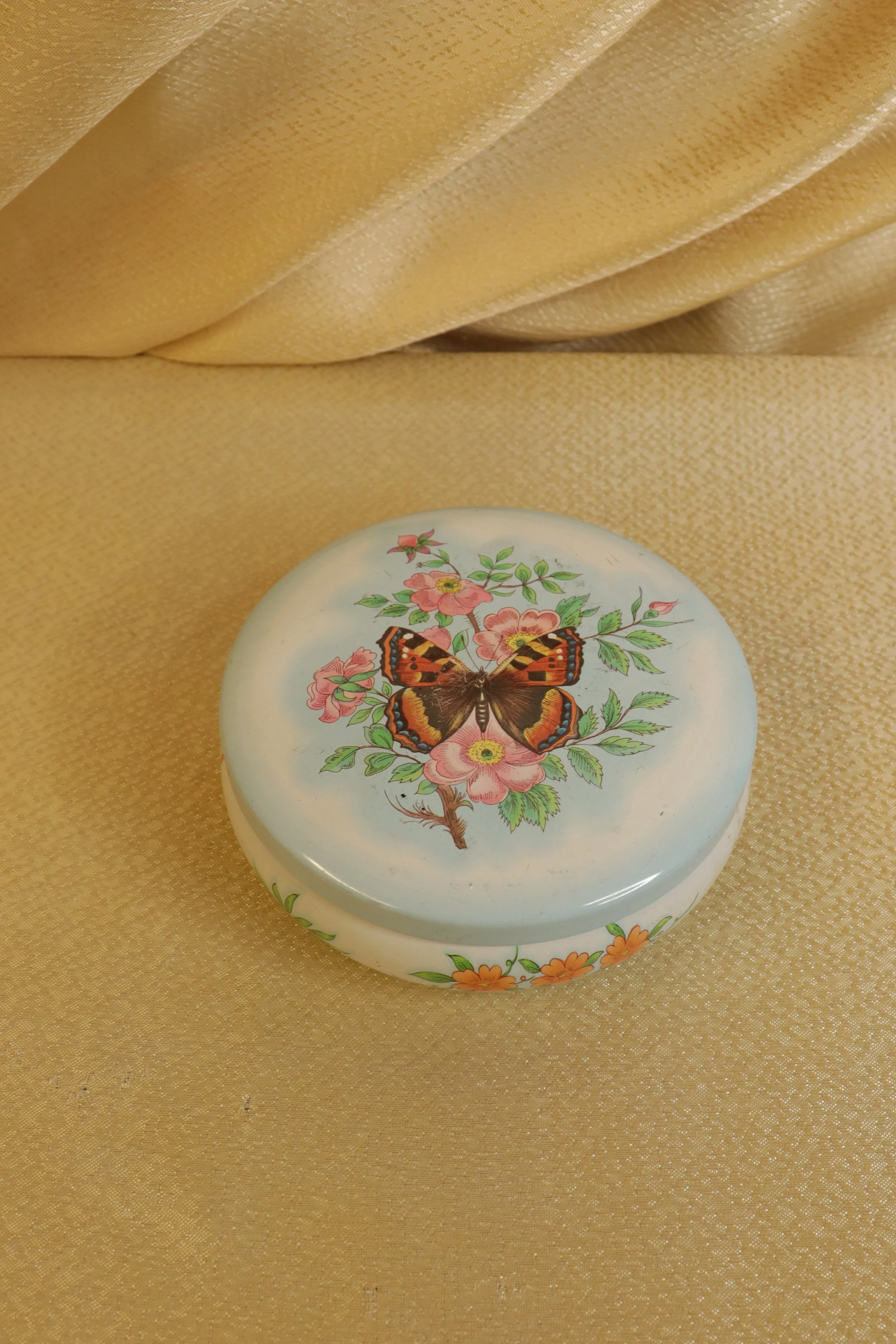 Round Butterfly Tin