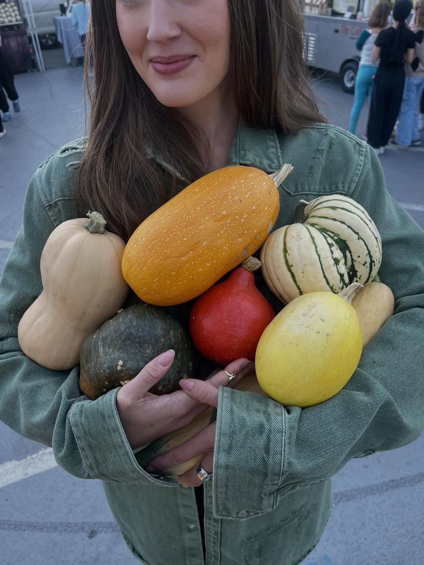 Fall at the market 😍🎃 Don&rsquo;t miss your last chance to enjoy fall at the outdoor market tomorrow from 8-1 at Landmark District!

Some things we love about this season include:
🍂 Squash selection
🍂 Halloween crafts
🍂 Delicious apples

What do
