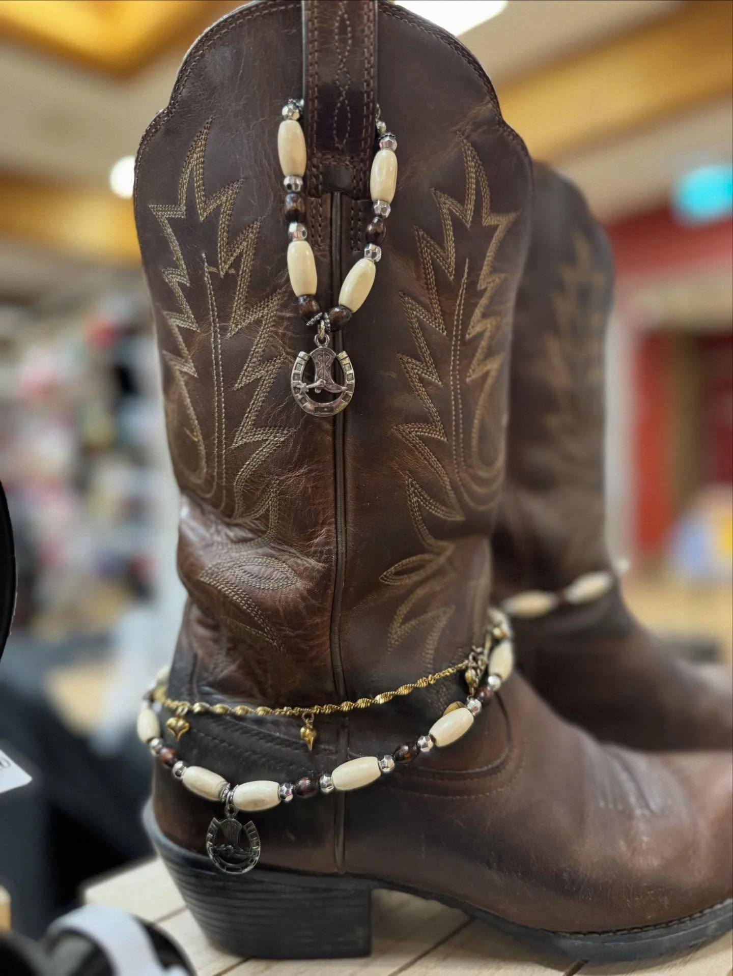 It&rsquo;s Market Day&hellip;
Over 50 local farmers and crafters setup to bring the best of the best to our community.
Fresh veggies, apples, honey, baking, eggs, artisans creations and so much more..
See you soon..
@kelownafarmersmarket 
#shoplocalk