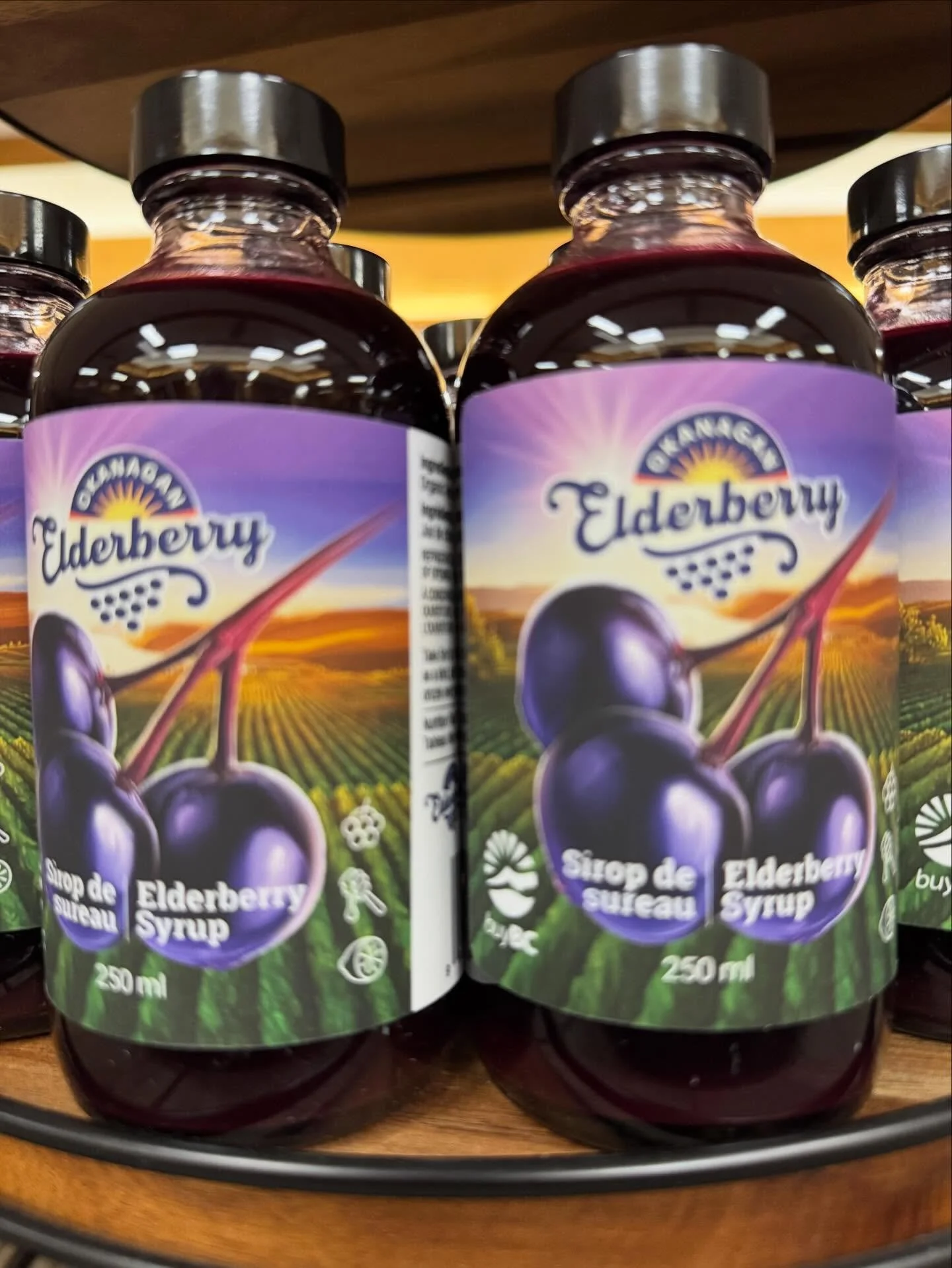 What a beautiful day to check out the @kelownafarmersmarket .
Fresh veggies and Haskaps, Apples, Fruit juices along with local honey. Everything on shopping list right here at the market.
#kelowna #farmers #farmersmarket #artisans #shophandmade