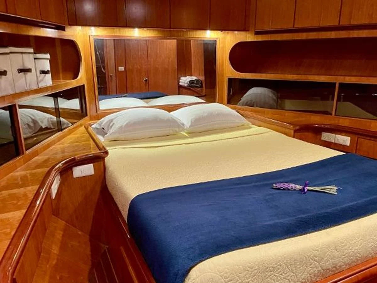 DEFIANT: Queen VIP Stateroom w/ Ensuite