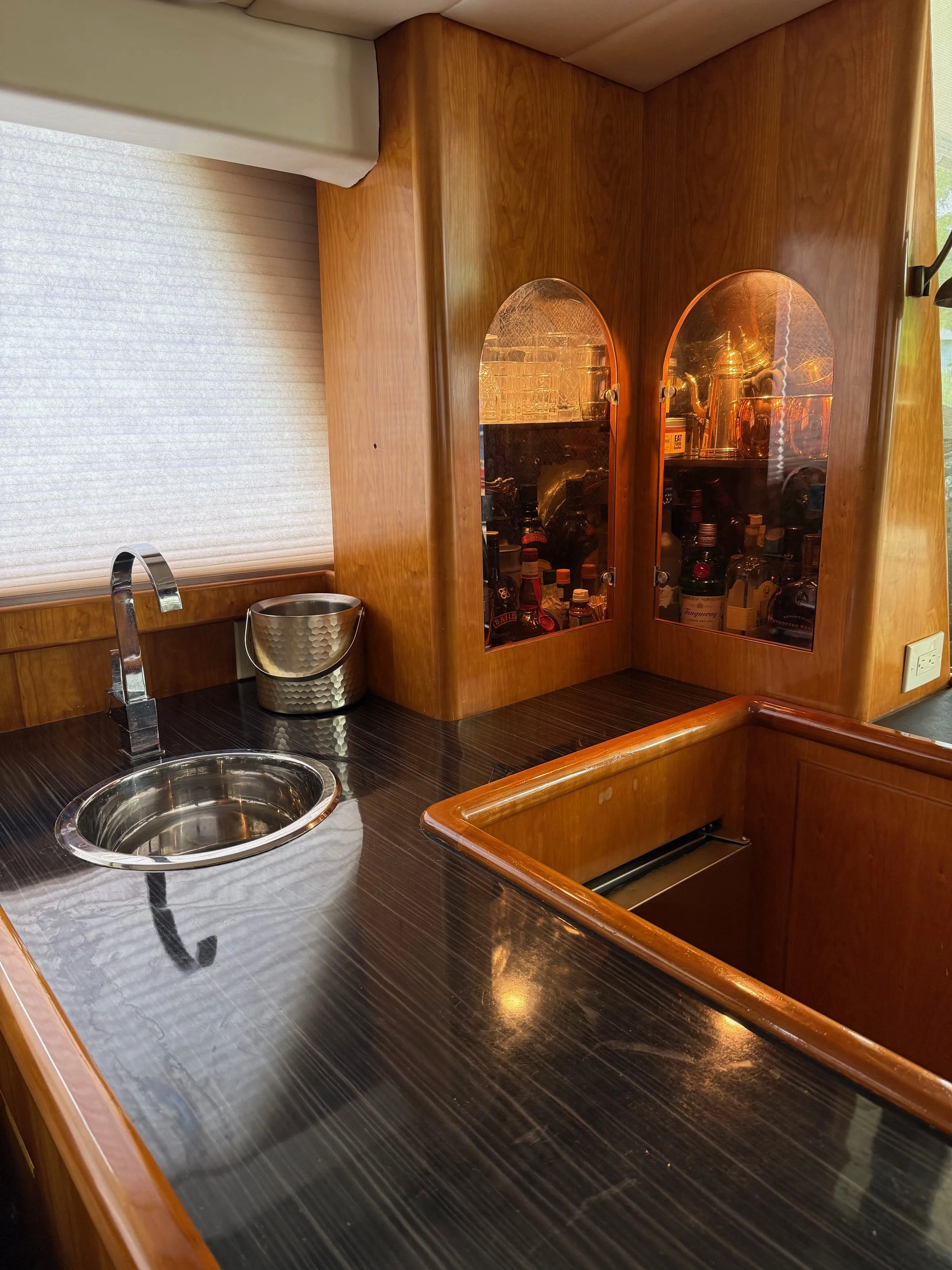 DEFIANT: Interior Bar Area