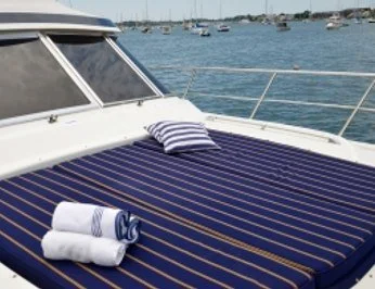 DEFIANT: Forward Lounge Area