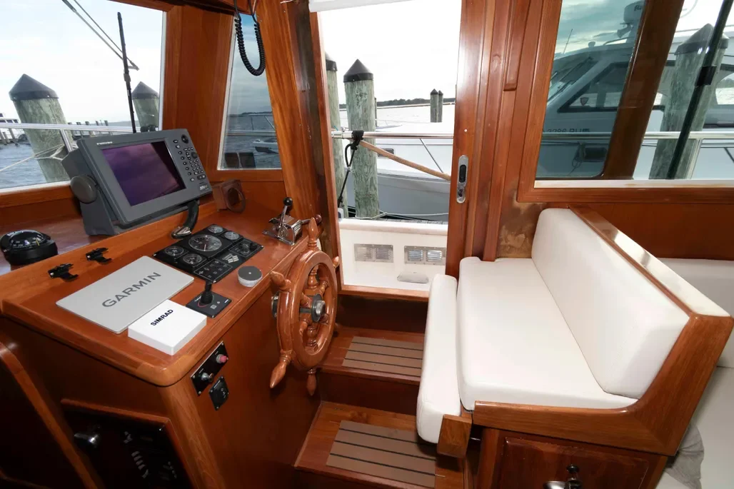 DEFIANT one: Interior Helm