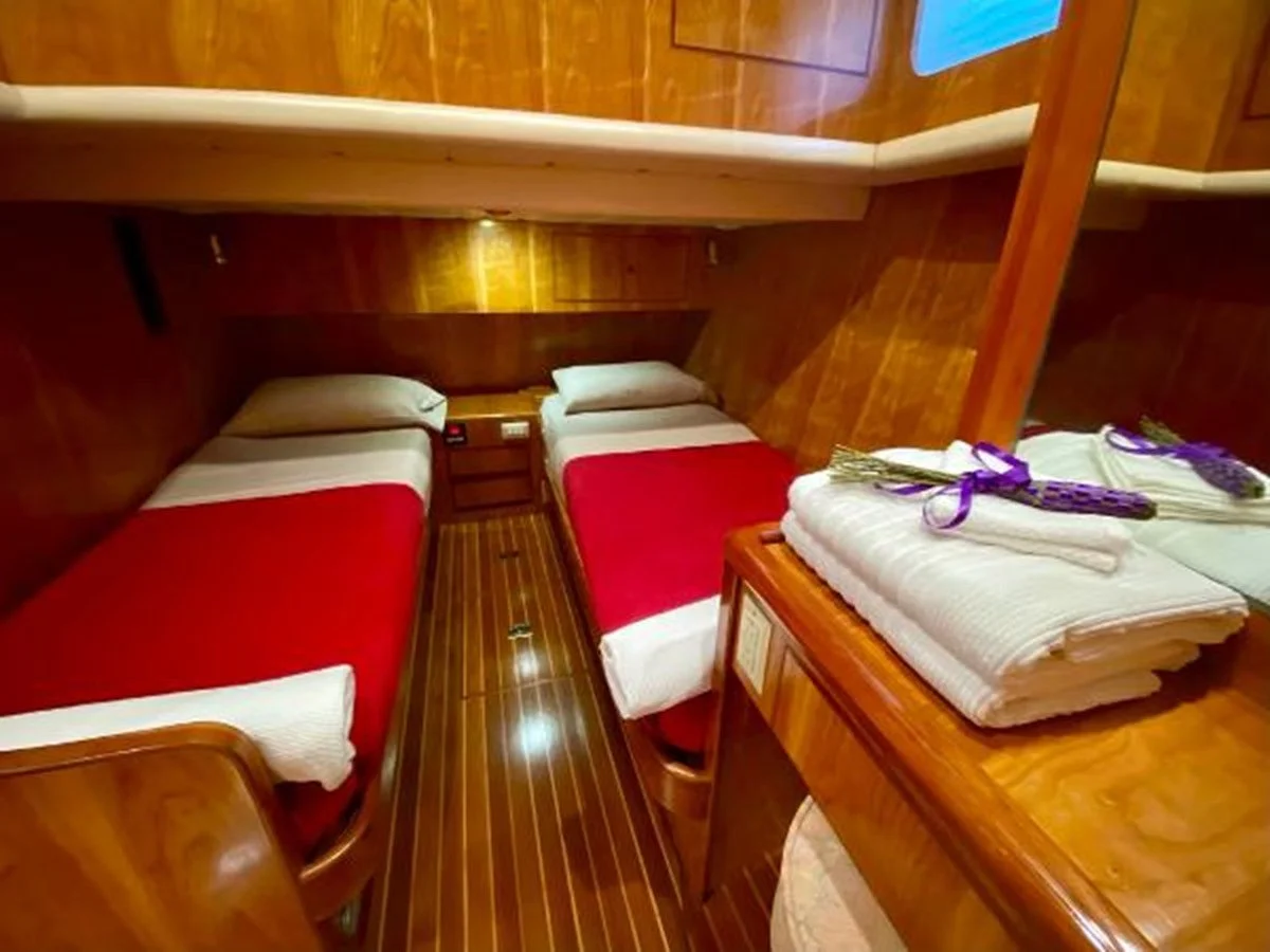 DEFIANT: Twin Stateroom