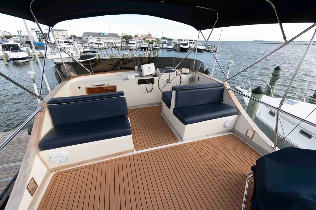 DEFIANT one: Flybridge Helm