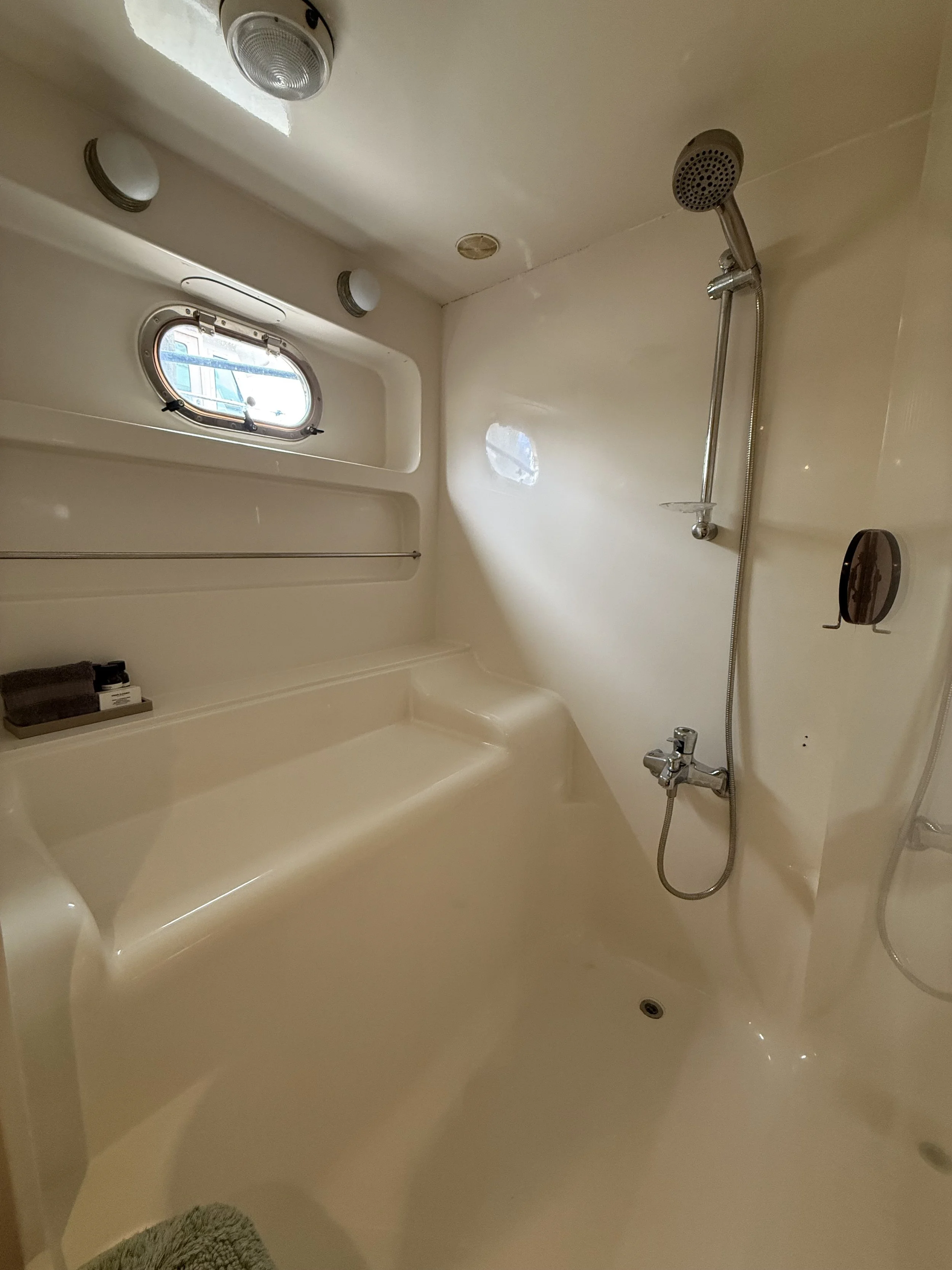 Aft Master Ensuite Shower